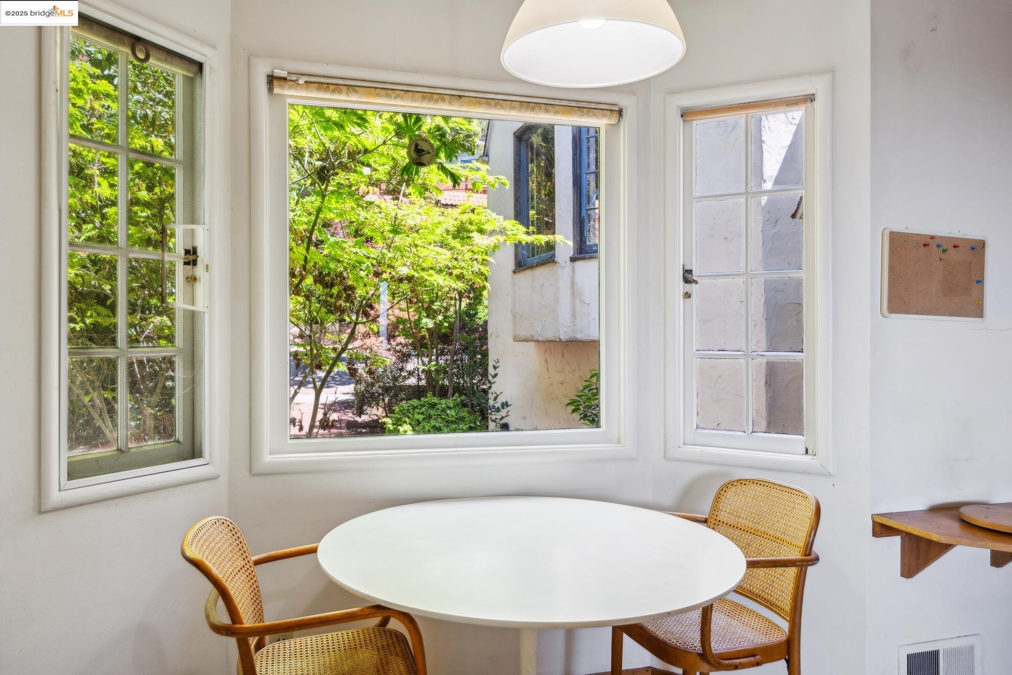 Detail Gallery Image 13 of 52 For 1978 Yosemite Road, Berkeley,  CA 94707 - 5 Beds | 4 Baths