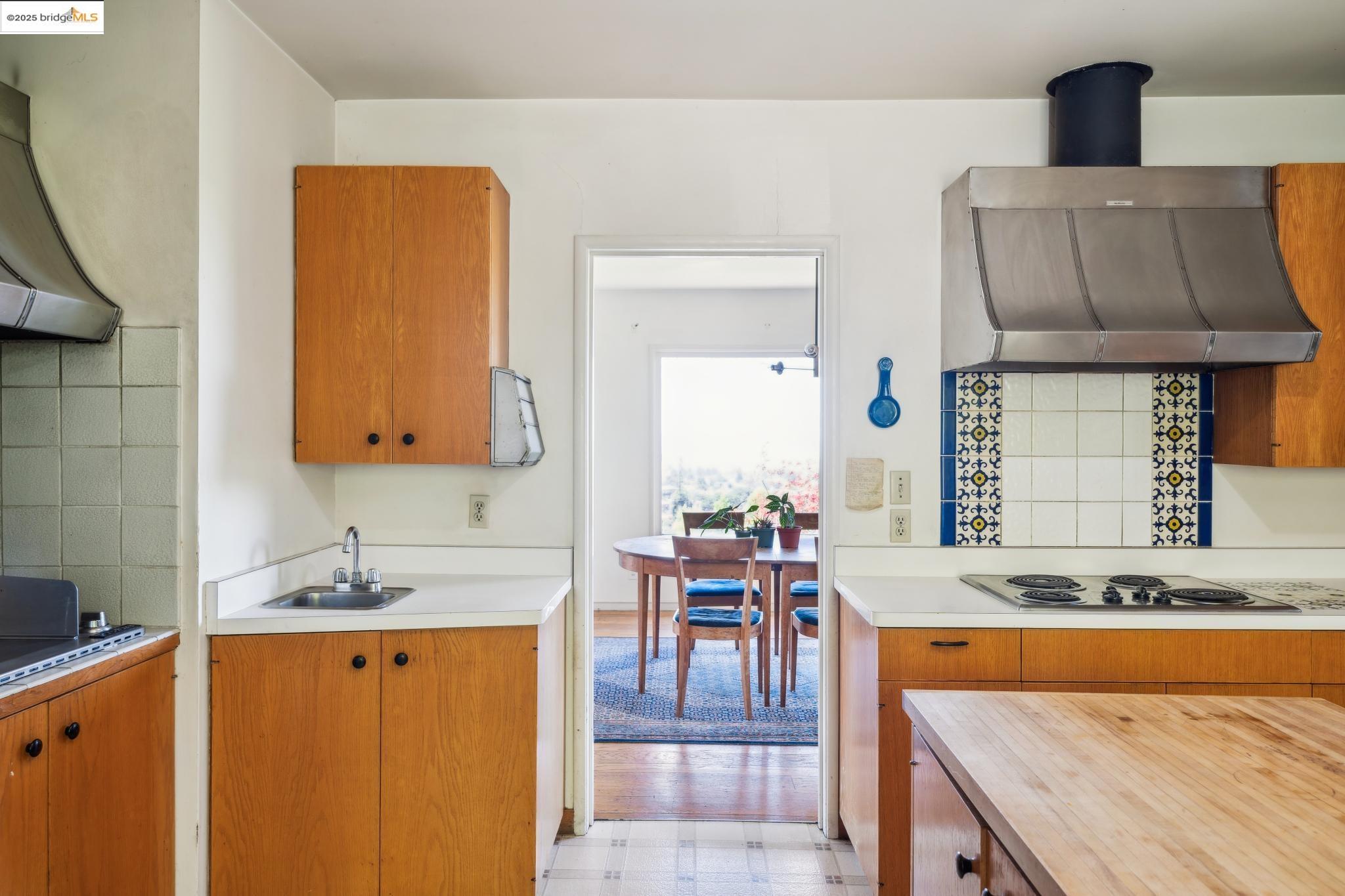 Detail Gallery Image 15 of 52 For 1978 Yosemite Road, Berkeley,  CA 94707 - 5 Beds | 4 Baths