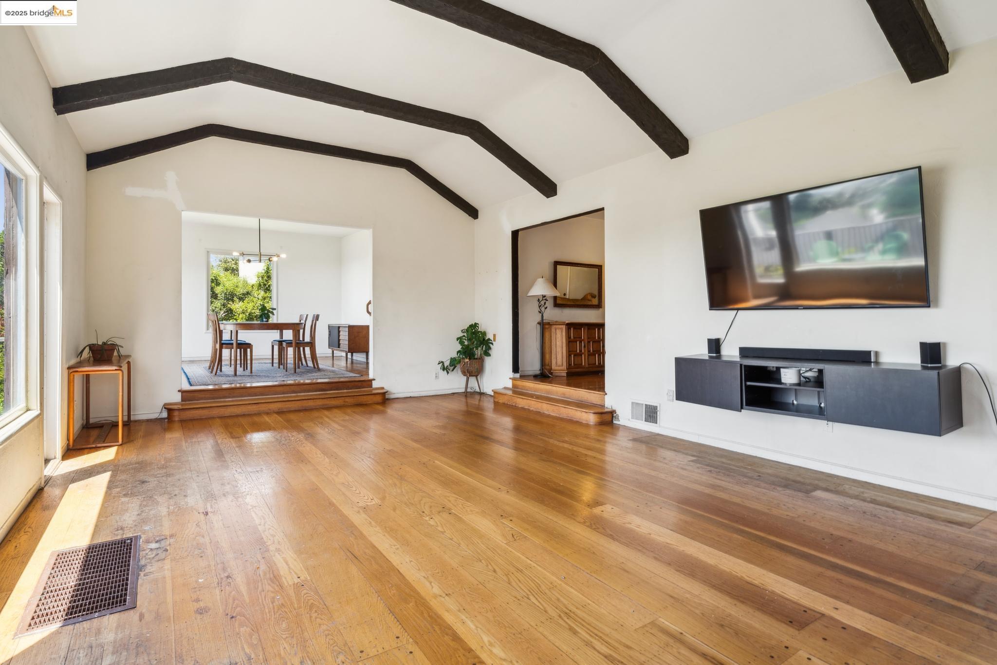 Detail Gallery Image 7 of 52 For 1978 Yosemite Road, Berkeley,  CA 94707 - 5 Beds | 4 Baths