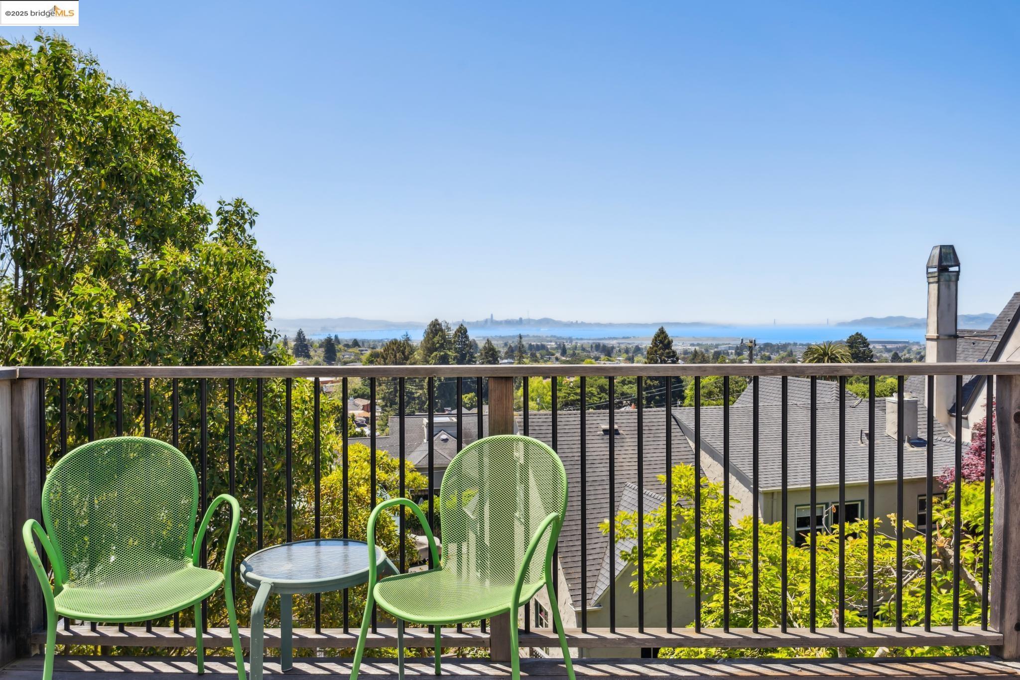 Detail Gallery Image 10 of 52 For 1978 Yosemite Road, Berkeley,  CA 94707 - 5 Beds | 4 Baths