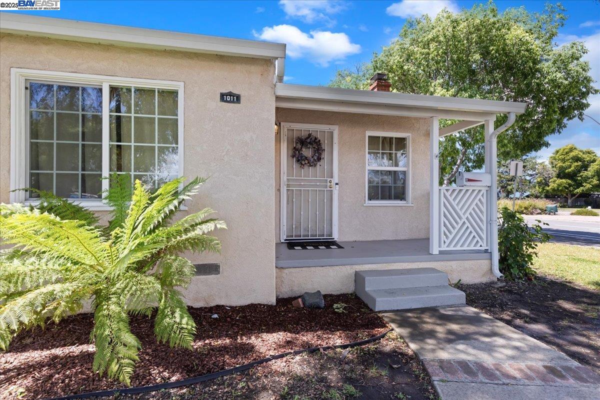 Detail Gallery Image 2 of 24 For 1011 Adason Dr, San Leandro,  CA 94578 - 2 Beds | 1/1 Baths