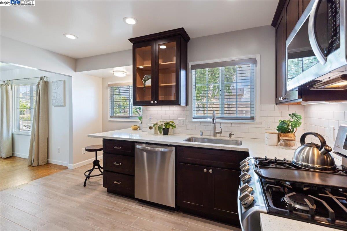 Detail Gallery Image 11 of 24 For 1011 Adason Dr, San Leandro,  CA 94578 - 2 Beds | 1/1 Baths