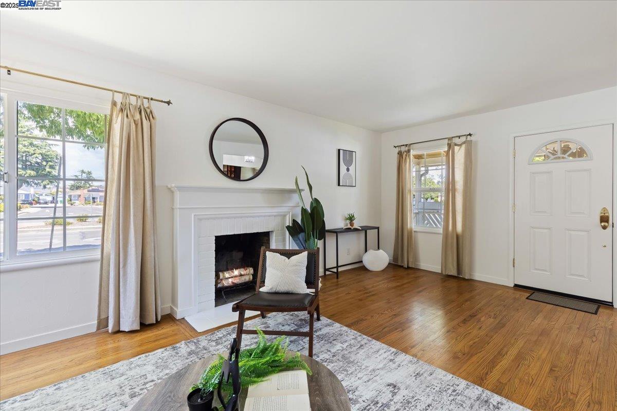 Detail Gallery Image 4 of 24 For 1011 Adason Dr, San Leandro,  CA 94578 - 2 Beds | 1/1 Baths