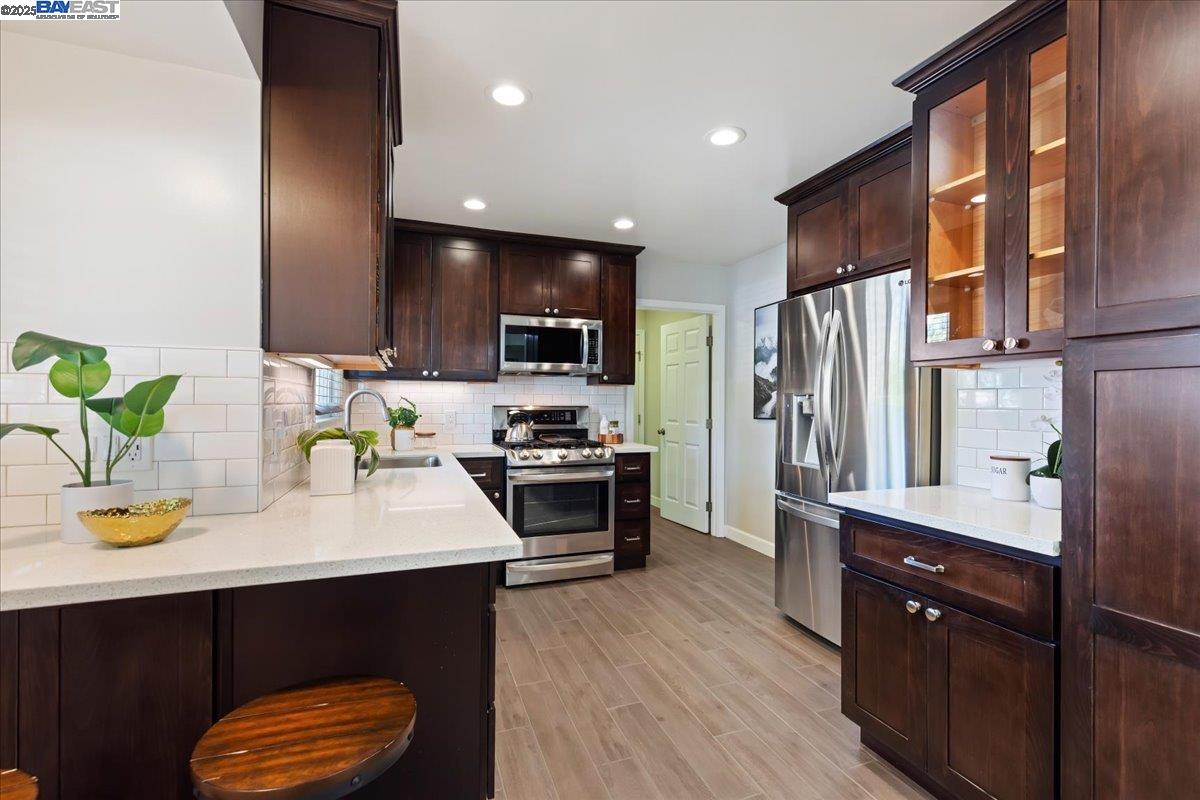 Detail Gallery Image 9 of 24 For 1011 Adason Dr, San Leandro,  CA 94578 - 2 Beds | 1/1 Baths