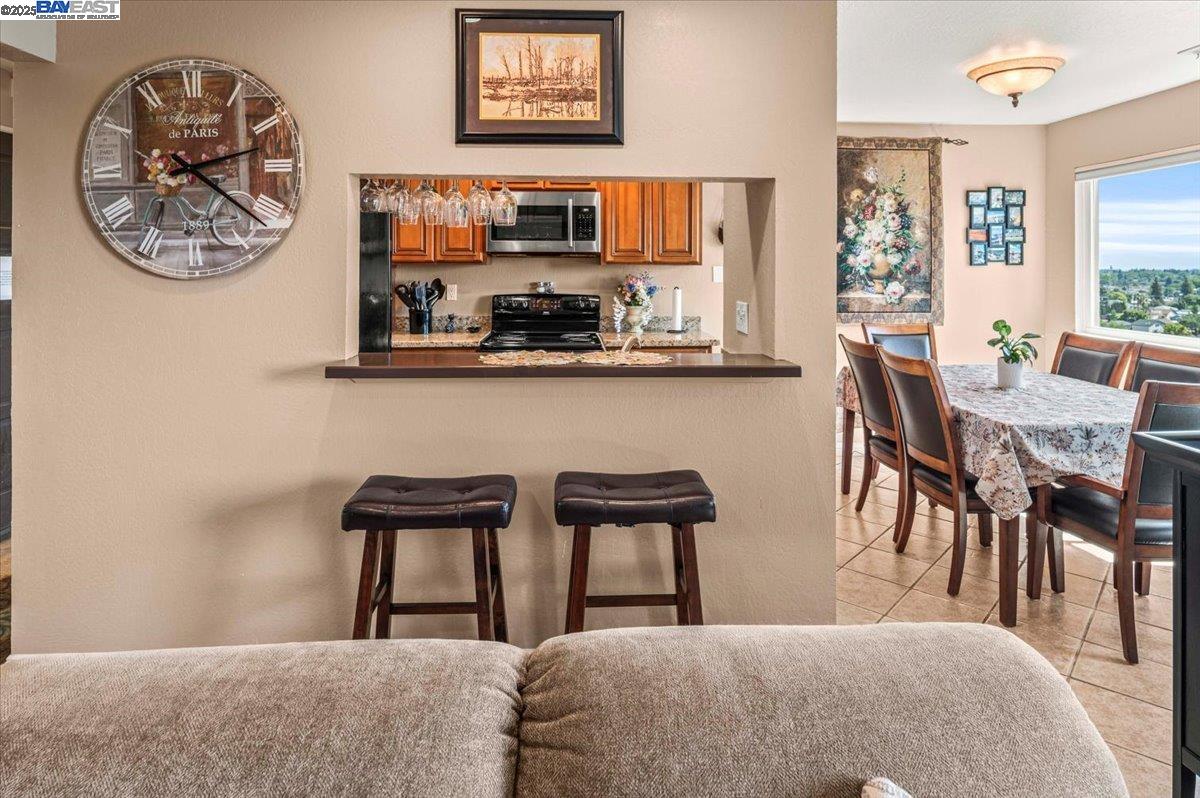 Detail Gallery Image 1 of 22 For 21117 Gary Dr #206,  Hayward,  CA 94546 - 1 Beds | 1 Baths
