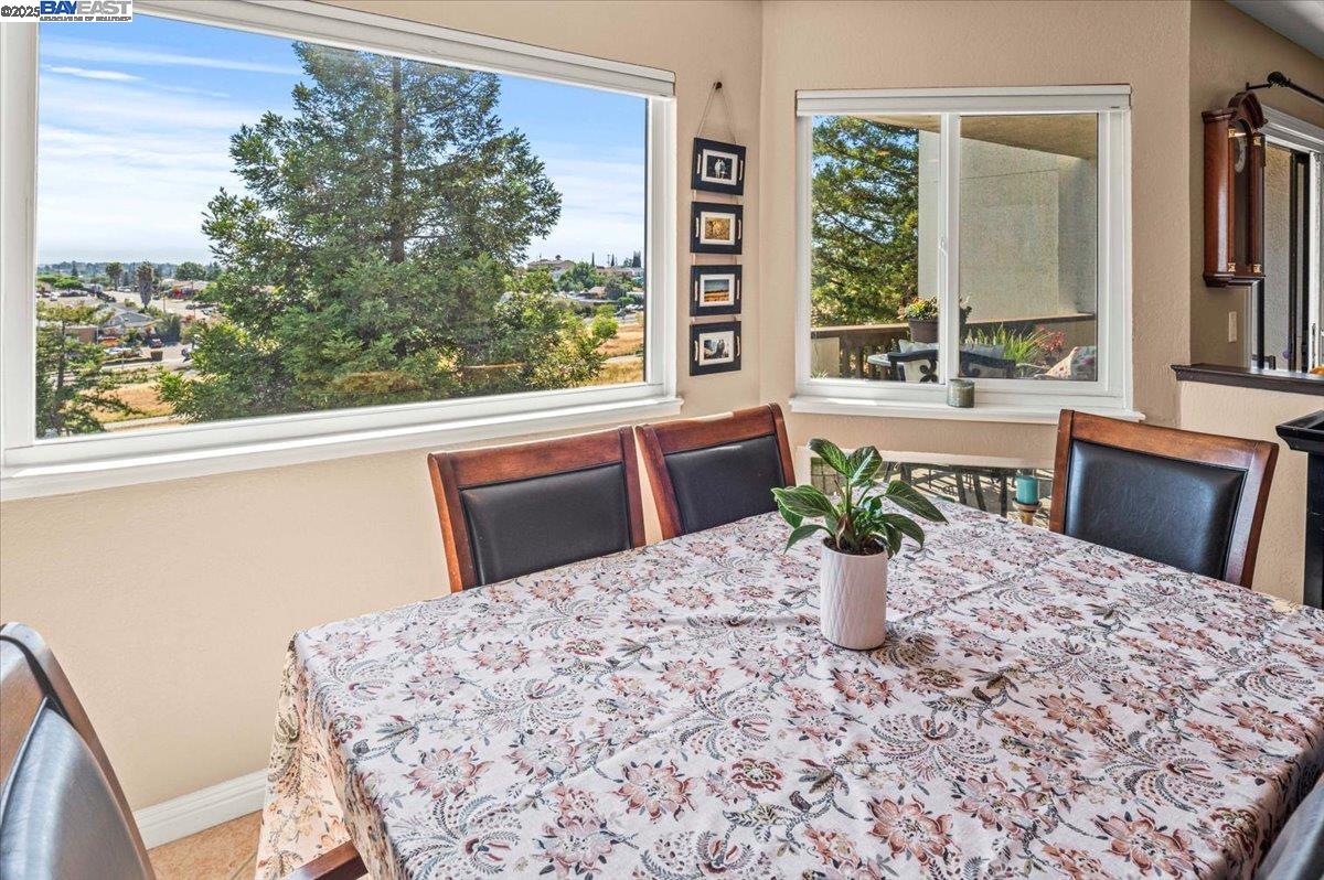 Detail Gallery Image 3 of 22 For 21117 Gary Dr #206,  Hayward,  CA 94546 - 1 Beds | 1 Baths
