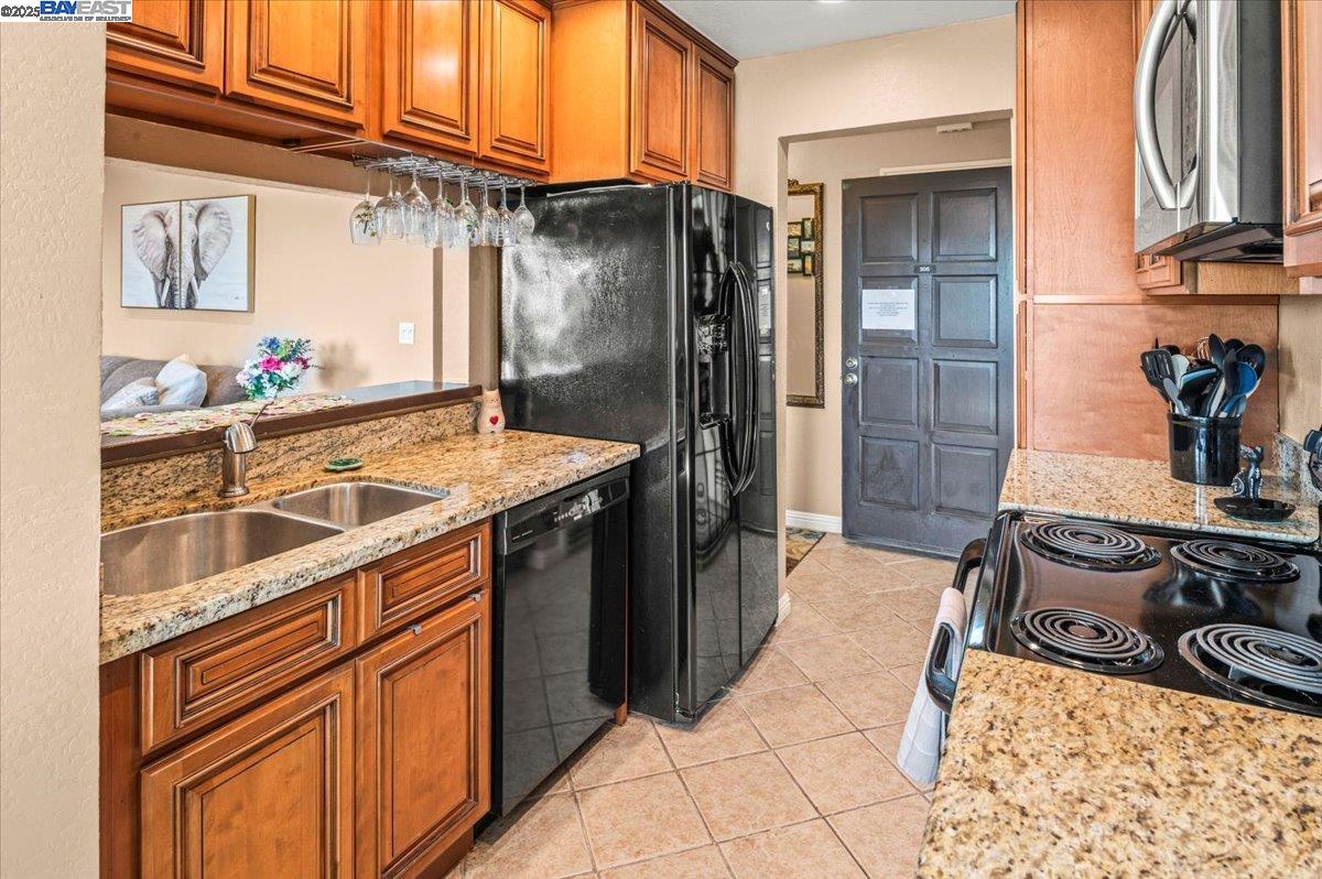 Detail Gallery Image 4 of 22 For 21117 Gary Dr #206,  Hayward,  CA 94546 - 1 Beds | 1 Baths
