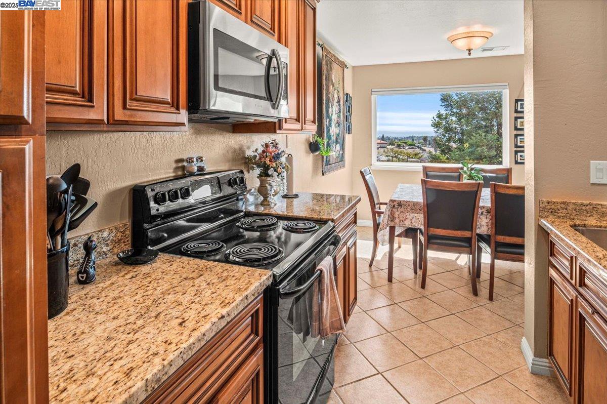 Detail Gallery Image 5 of 22 For 21117 Gary Dr #206,  Hayward,  CA 94546 - 1 Beds | 1 Baths