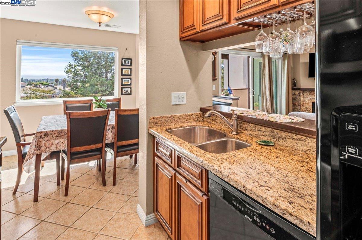 Detail Gallery Image 6 of 22 For 21117 Gary Dr #206,  Hayward,  CA 94546 - 1 Beds | 1 Baths