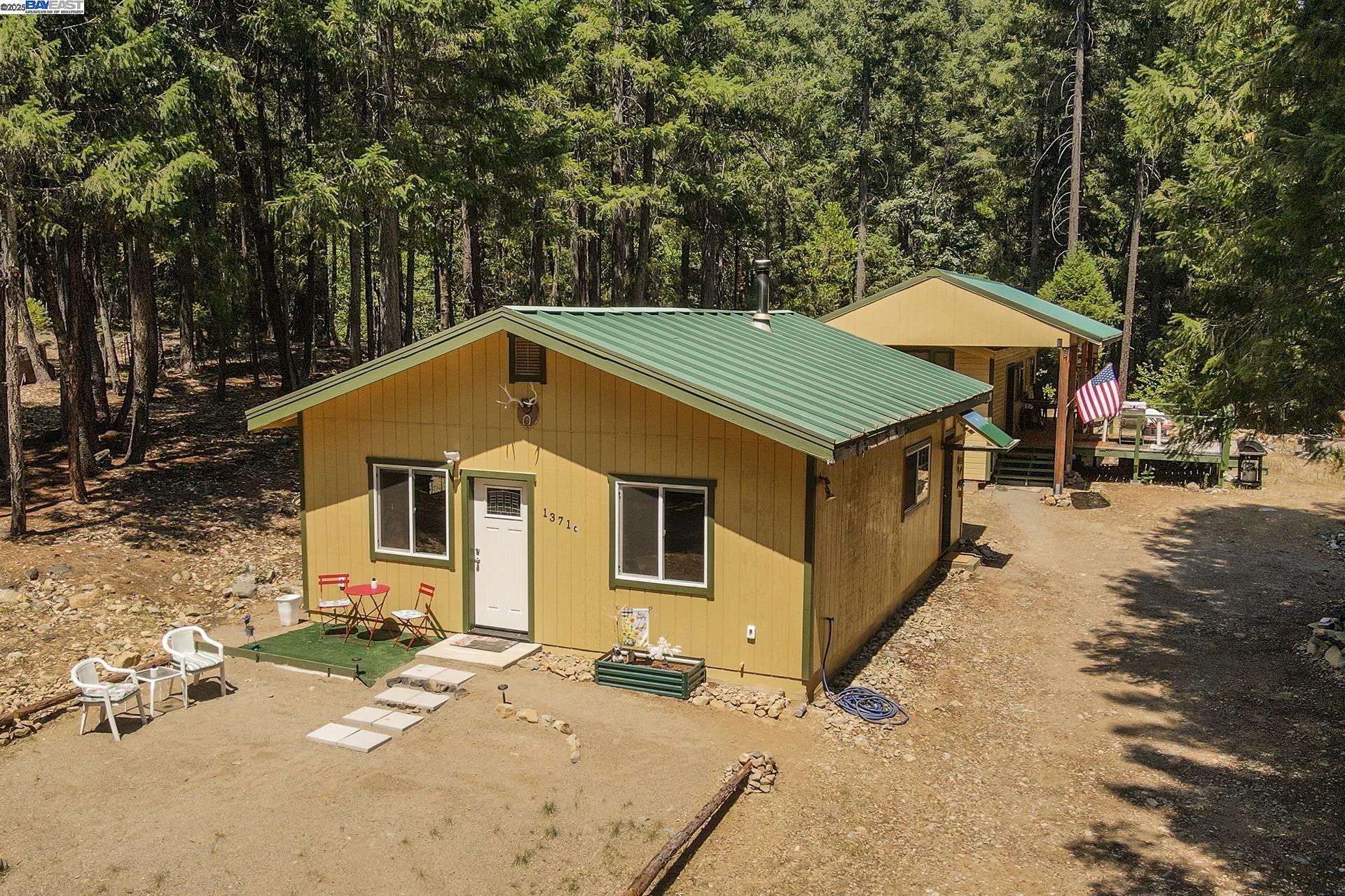 Detail Gallery Image 1 of 36 For 1371 Eagle Creek Loop Rd, –,  CA 96091 - 3 Beds | 2 Baths