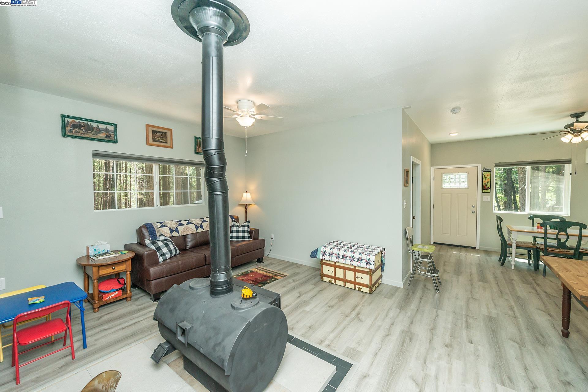 Detail Gallery Image 5 of 36 For 1371 Eagle Creek Loop Rd, –,  CA 96091 - 3 Beds | 2 Baths