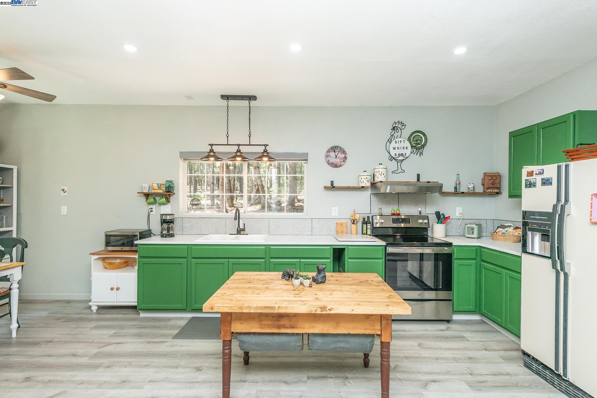 Detail Gallery Image 9 of 36 For 1371 Eagle Creek Loop Rd, –,  CA 96091 - 3 Beds | 2 Baths