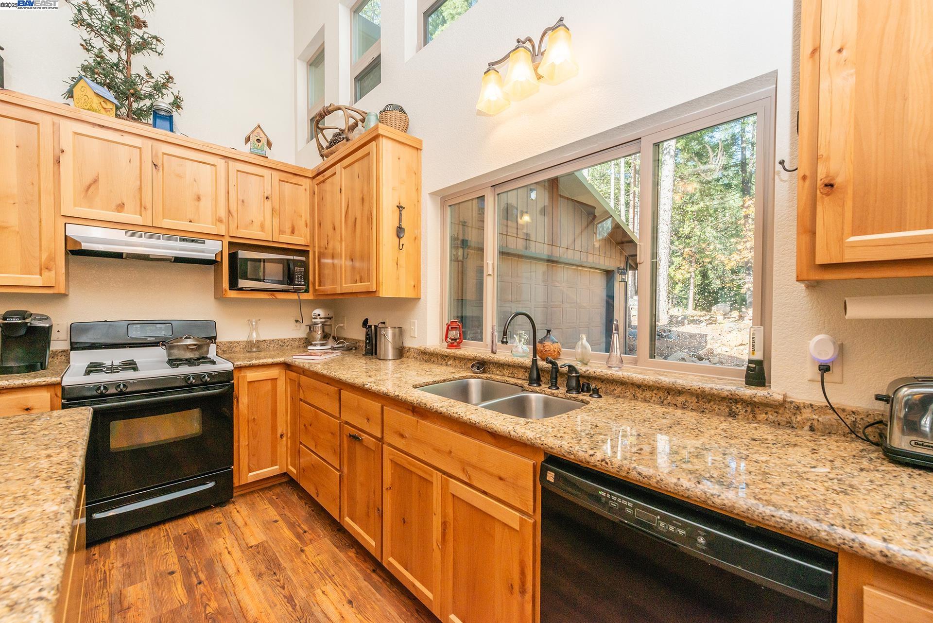 Detail Gallery Image 21 of 48 For 851 Mountain Aire Lane, Trinity Center,  CA 96091 - 4 Beds | 3 Baths