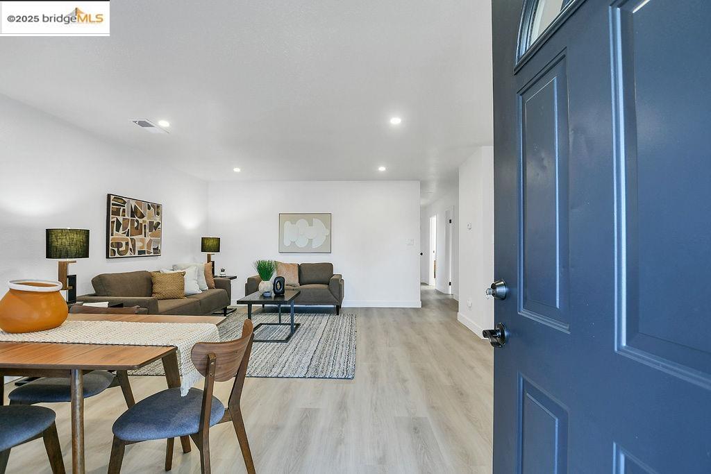 Detail Gallery Image 3 of 30 For 1714 Ashwood Dr, Oakley,  CA 94561 - 3 Beds | 2 Baths