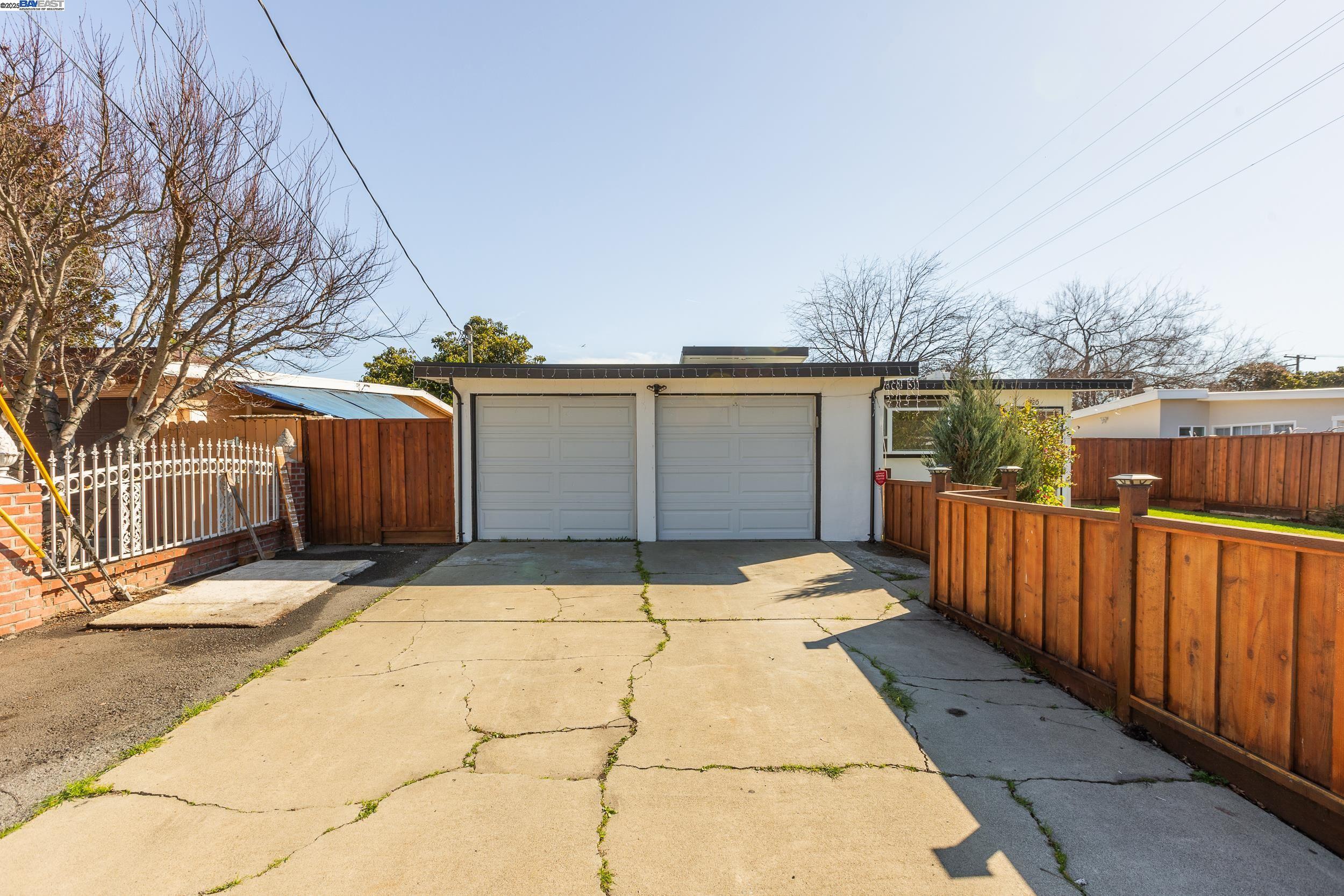 Detail Gallery Image 1 of 29 For 2720 Fordham St, East Palo Alto,  CA 94303 - 3 Beds | 1 Baths