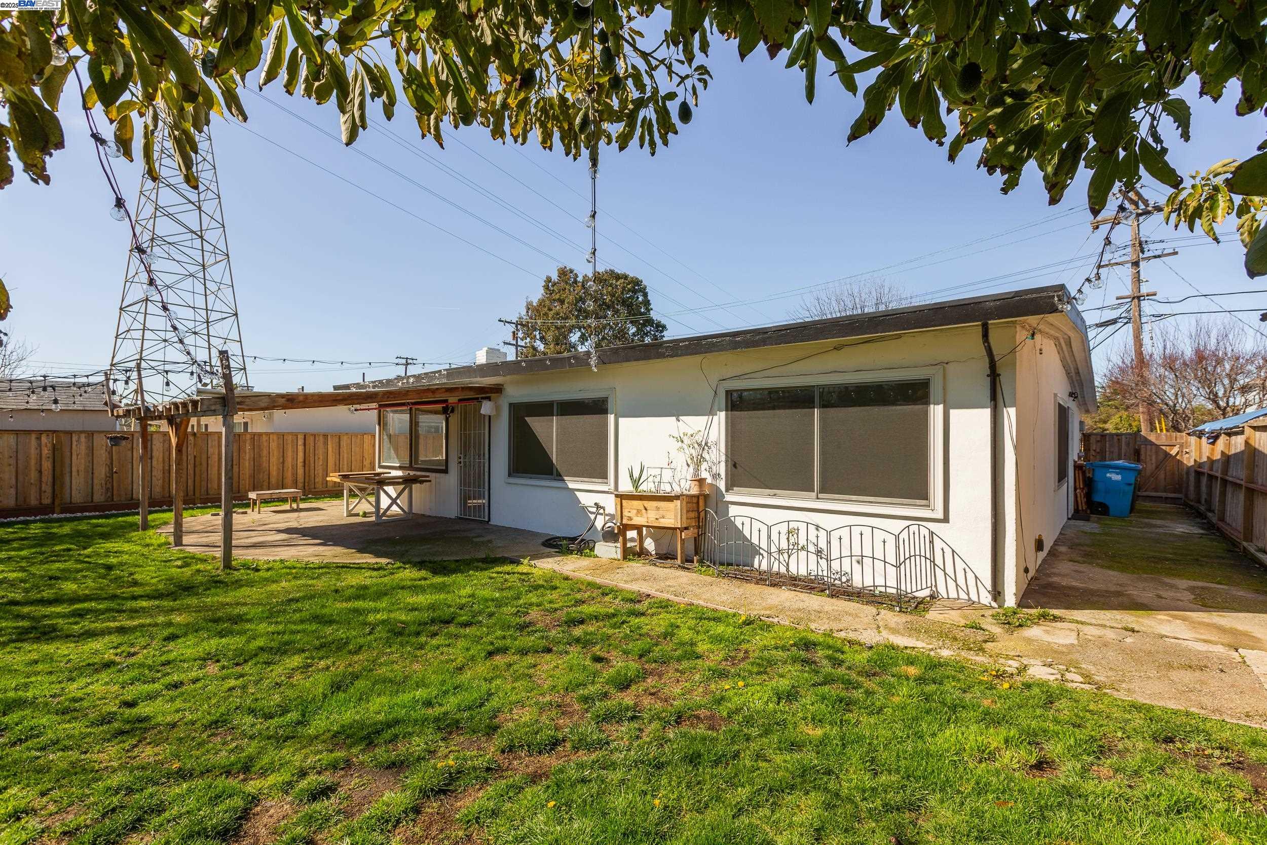 Detail Gallery Image 18 of 29 For 2720 Fordham St, East Palo Alto,  CA 94303 - 3 Beds | 1 Baths