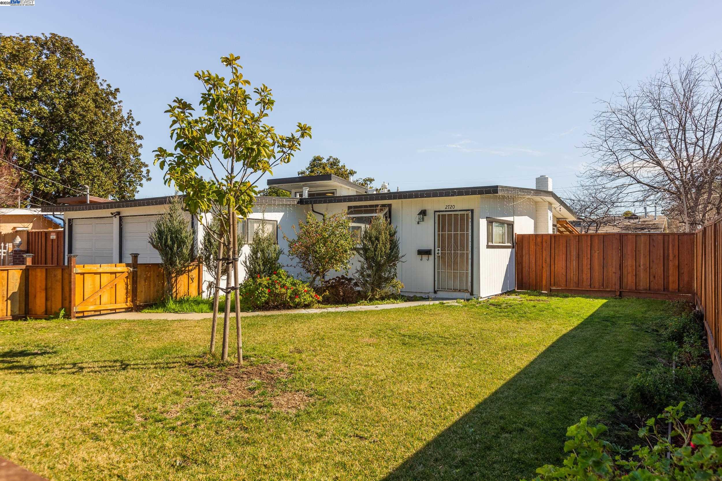 Detail Gallery Image 3 of 29 For 2720 Fordham St, East Palo Alto,  CA 94303 - 3 Beds | 1 Baths