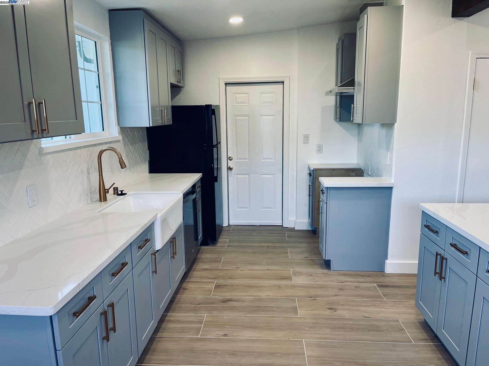 Detail Gallery Image 5 of 29 For 2720 Fordham St, East Palo Alto,  CA 94303 - 3 Beds | 1 Baths