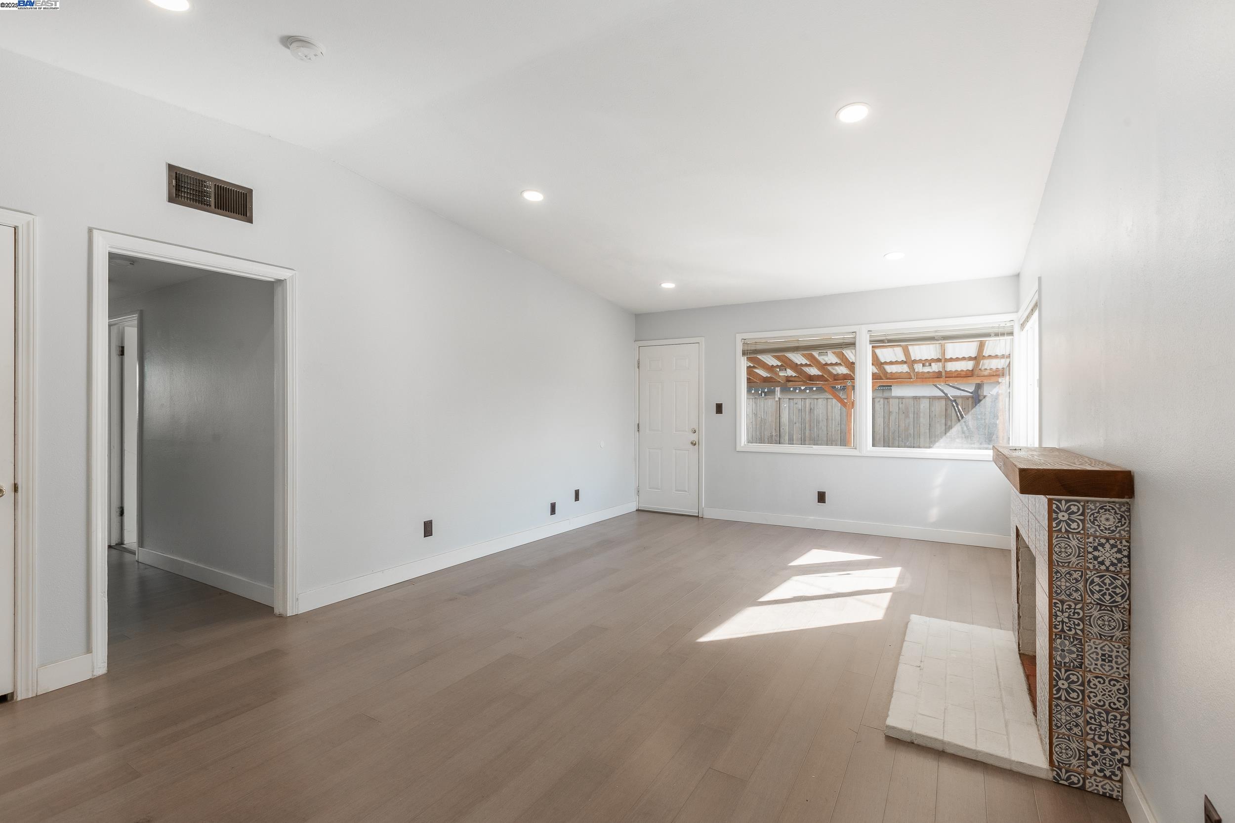 Detail Gallery Image 8 of 29 For 2720 Fordham St, East Palo Alto,  CA 94303 - 3 Beds | 1 Baths