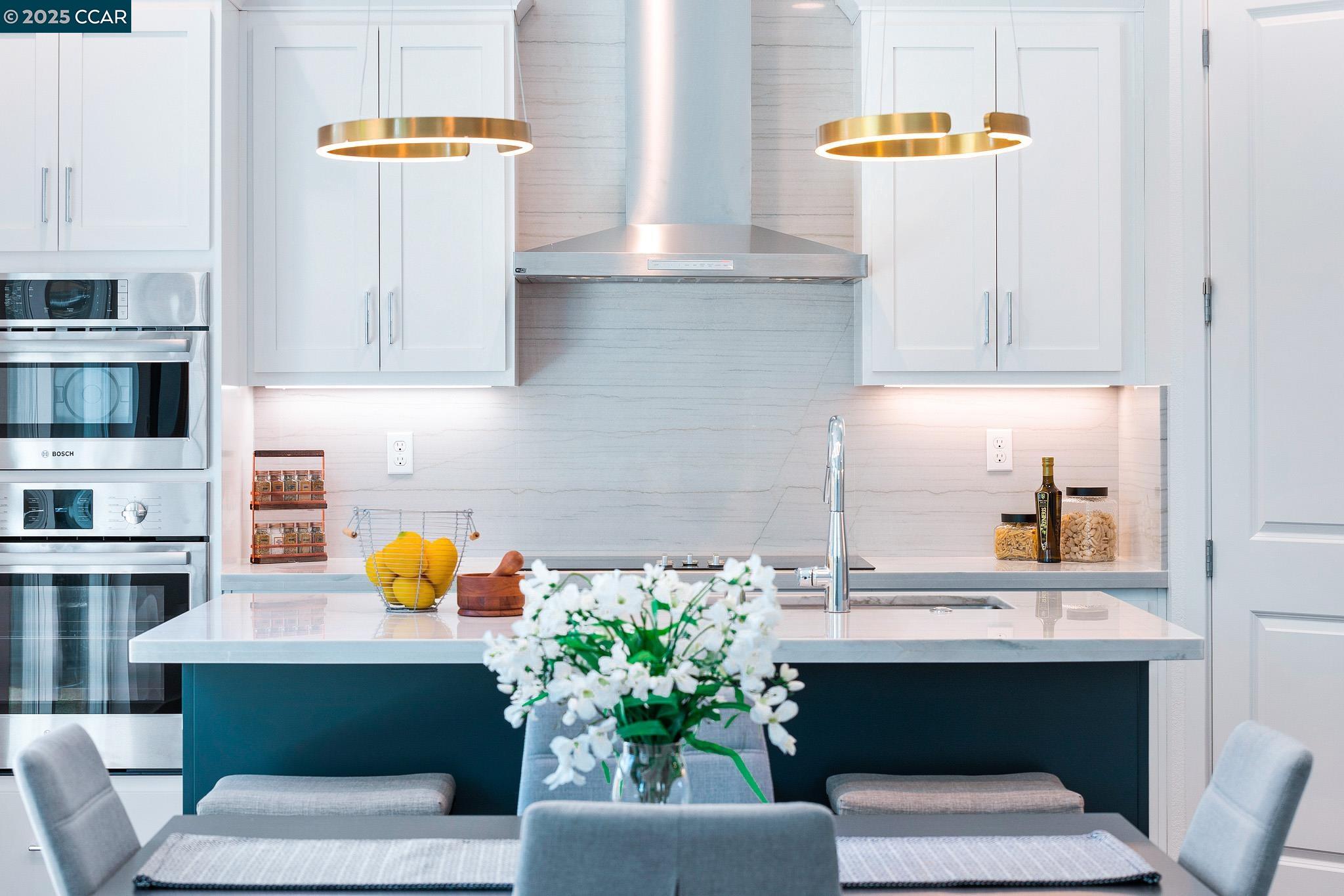 Detail Gallery Image 2 of 37 For 53 Riverbend Lane, Petaluma,  CA 94952 - 4 Beds | 3/1 Baths