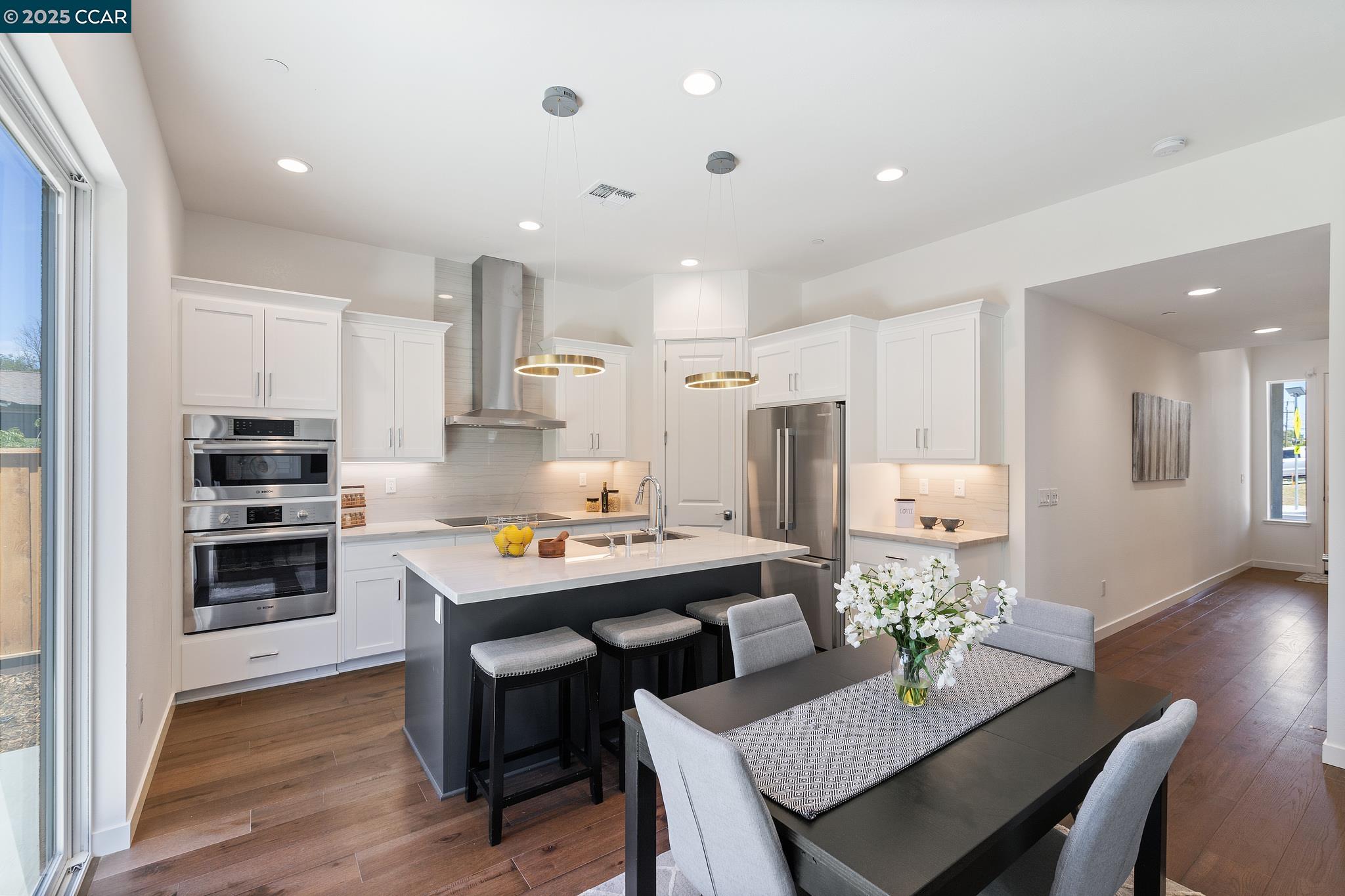 Detail Gallery Image 9 of 37 For 53 Riverbend Lane, Petaluma,  CA 94952 - 4 Beds | 3/1 Baths