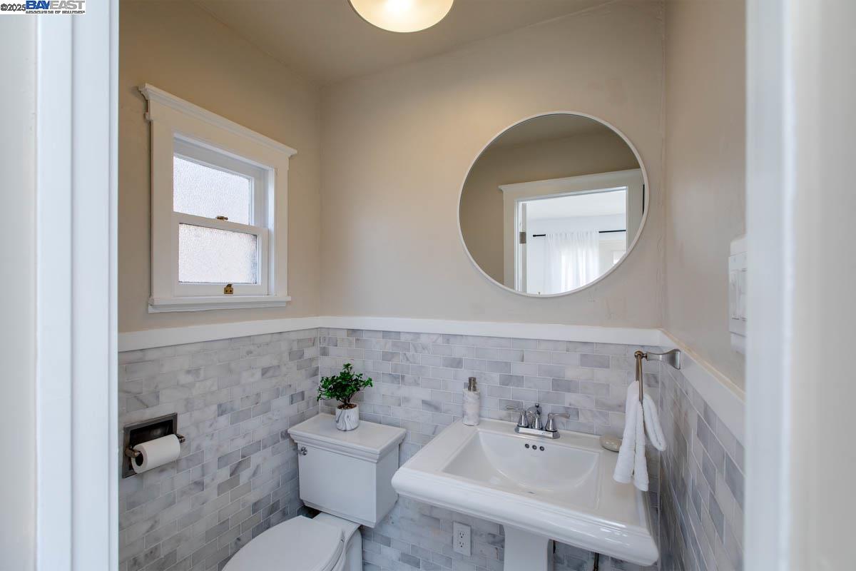 Detail Gallery Image 24 of 40 For 3281 Sterling Ave, Alameda,  CA 94501 - 3 Beds | 1/1 Baths
