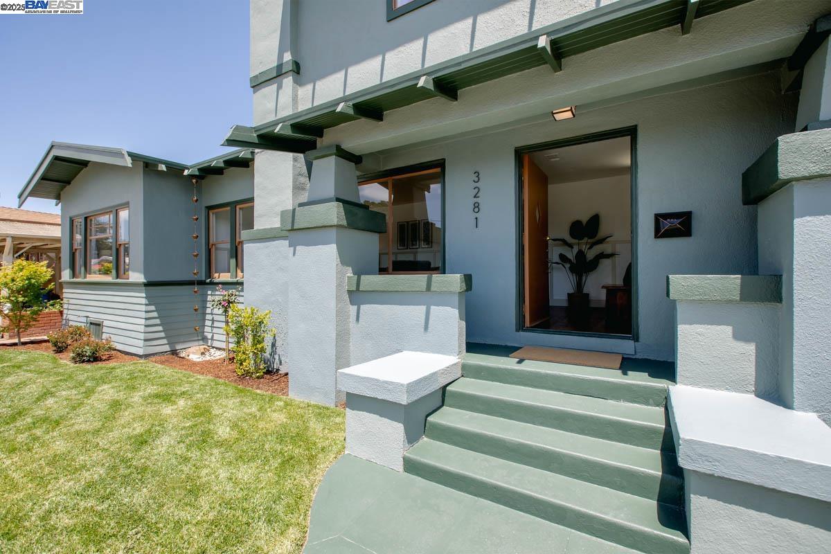 Detail Gallery Image 4 of 40 For 3281 Sterling Ave, Alameda,  CA 94501 - 3 Beds | 1/1 Baths