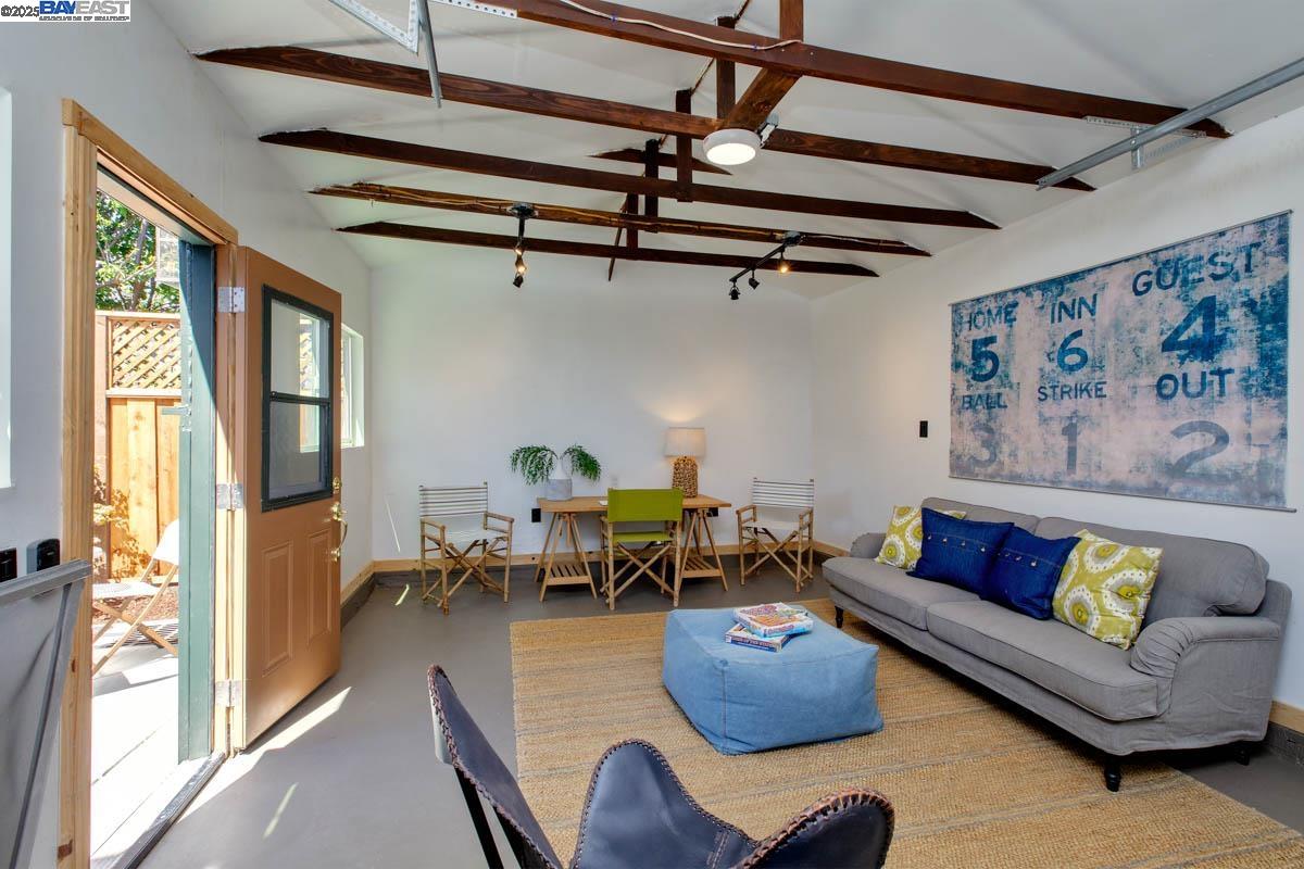 Detail Gallery Image 38 of 40 For 3281 Sterling Ave, Alameda,  CA 94501 - 3 Beds | 1/1 Baths
