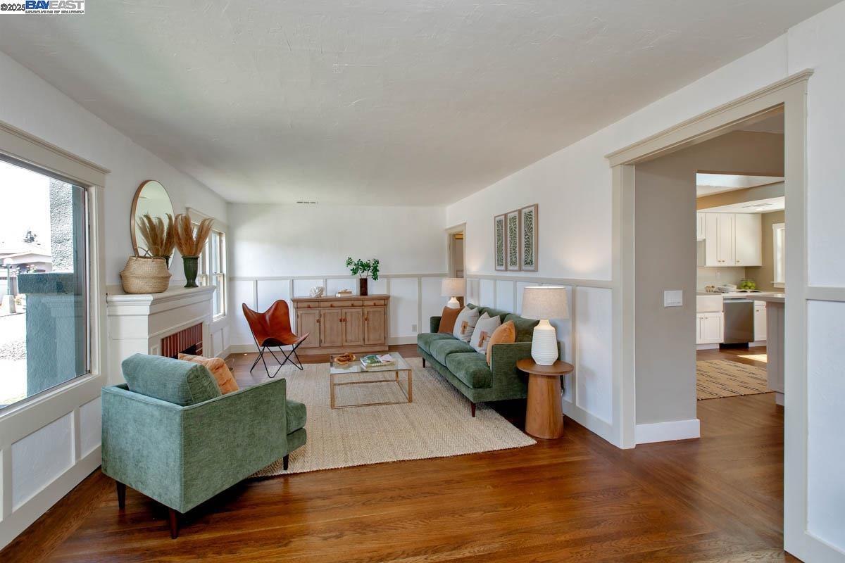 Detail Gallery Image 5 of 40 For 3281 Sterling Ave, Alameda,  CA 94501 - 3 Beds | 1/1 Baths