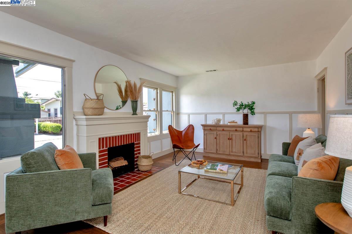 Detail Gallery Image 7 of 40 For 3281 Sterling Ave, Alameda,  CA 94501 - 3 Beds | 1/1 Baths