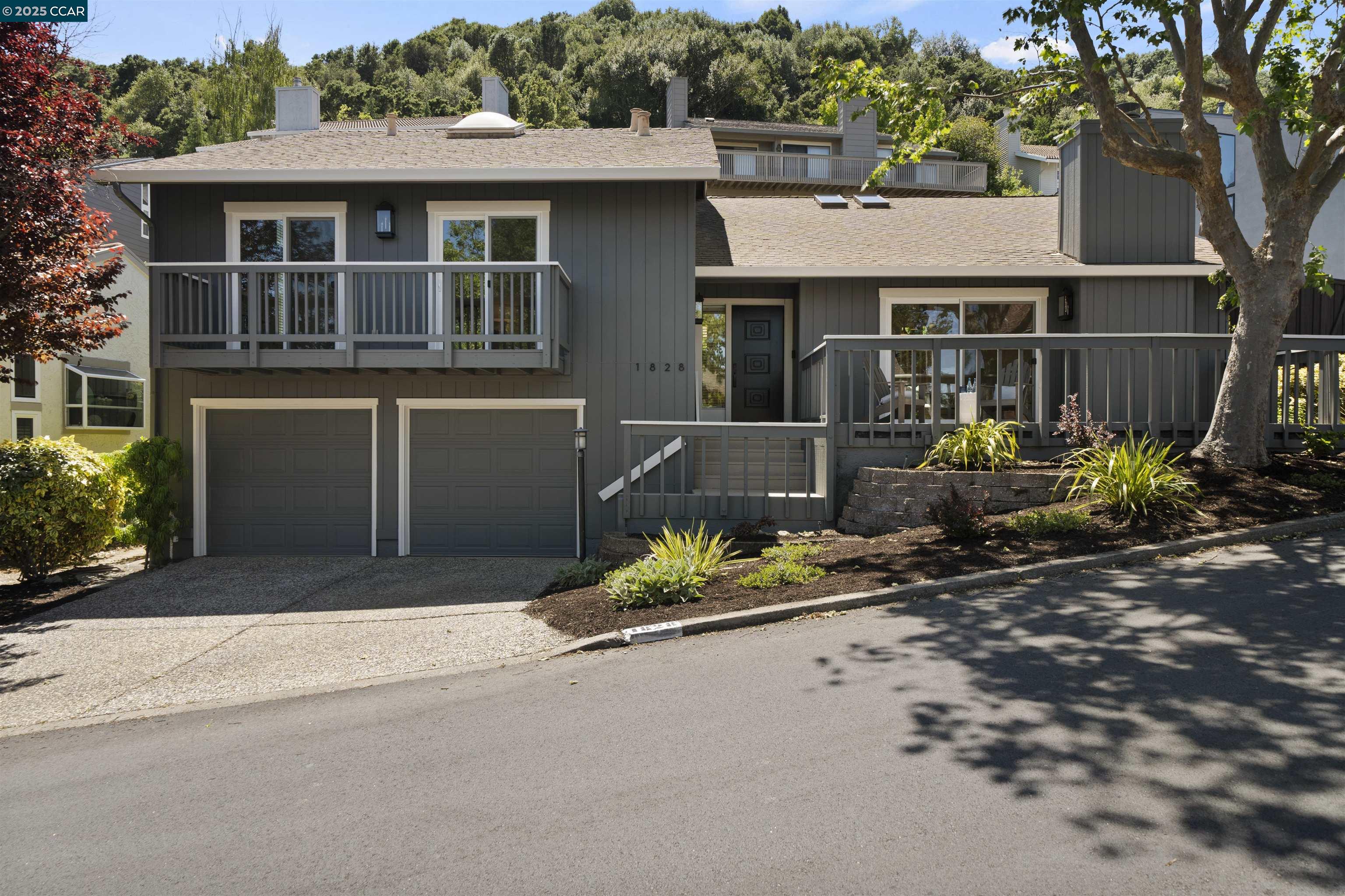 Detail Gallery Image 1 of 31 For 1828 Saint Andrews Dr., Moraga,  CA 94556 - 3 Beds | 2 Baths