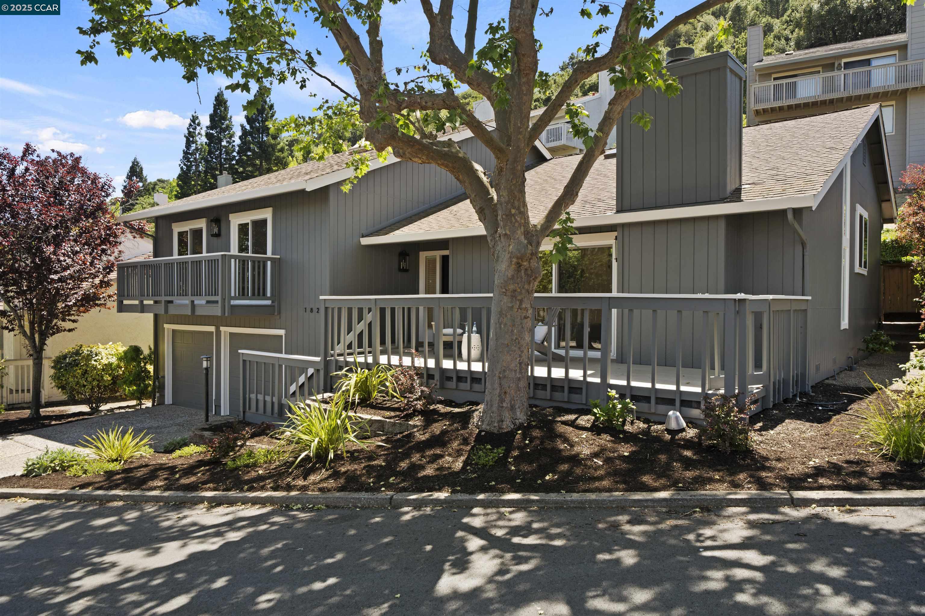 Detail Gallery Image 2 of 31 For 1828 Saint Andrews Dr., Moraga,  CA 94556 - 3 Beds | 2 Baths