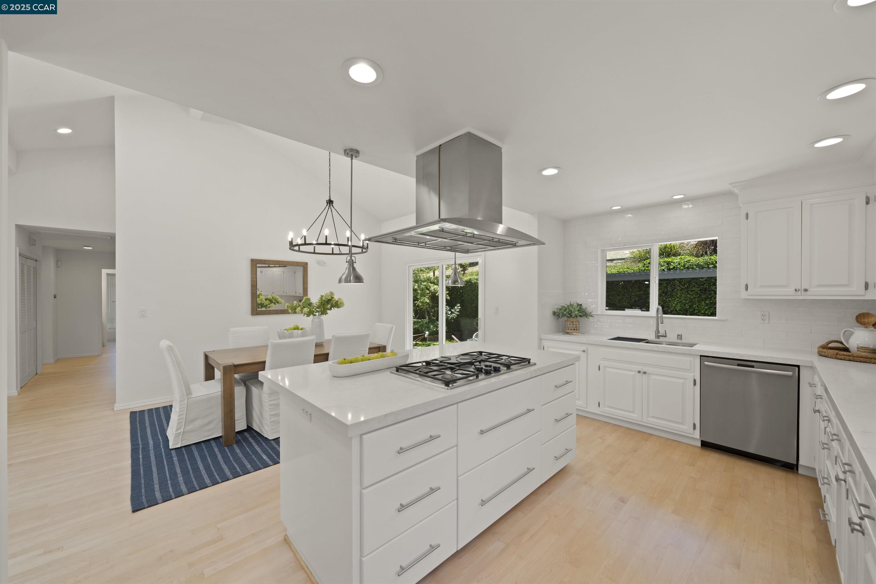 Detail Gallery Image 14 of 31 For 1828 Saint Andrews Dr., Moraga,  CA 94556 - 3 Beds | 2 Baths