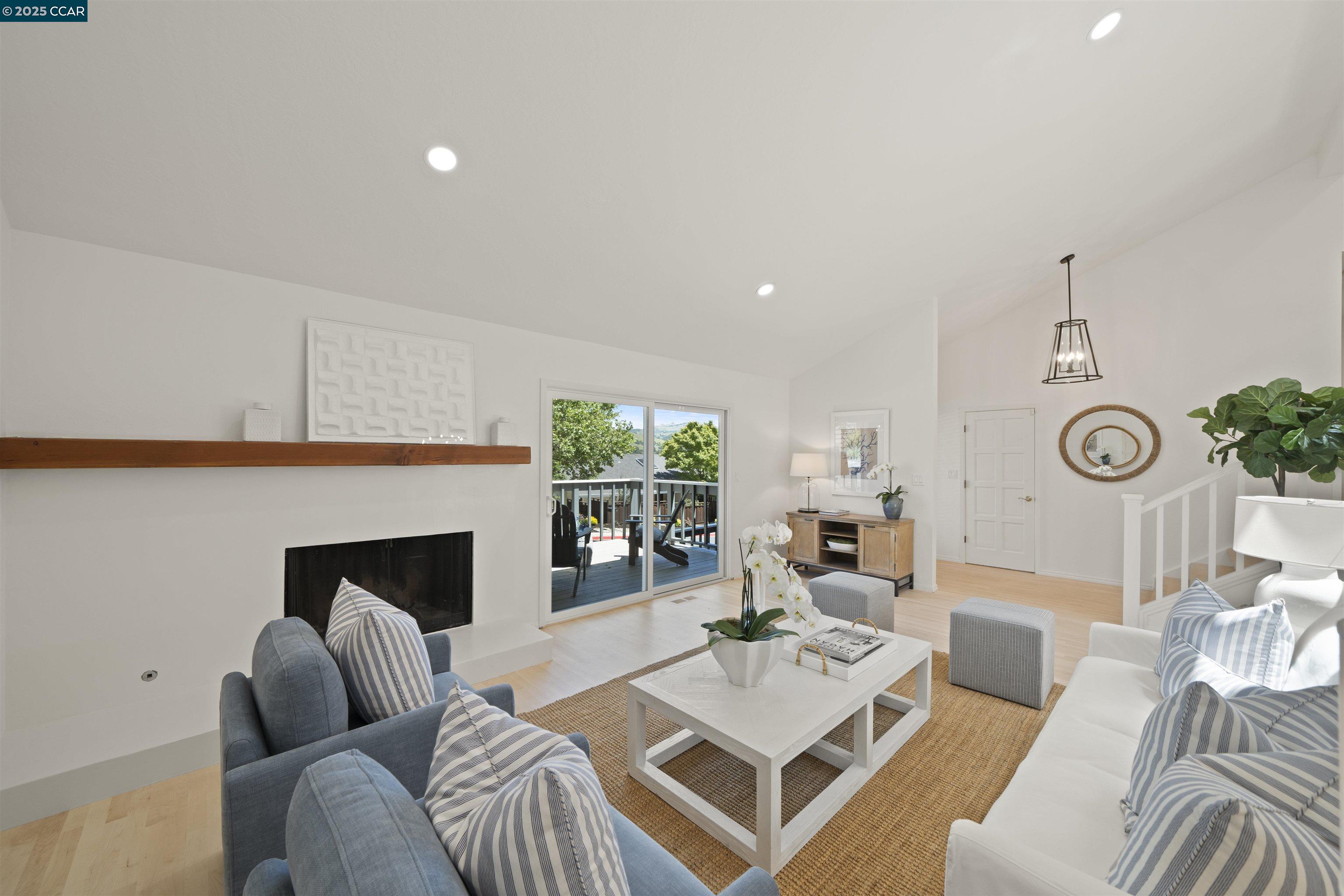 Detail Gallery Image 7 of 31 For 1828 Saint Andrews Dr., Moraga,  CA 94556 - 3 Beds | 2 Baths