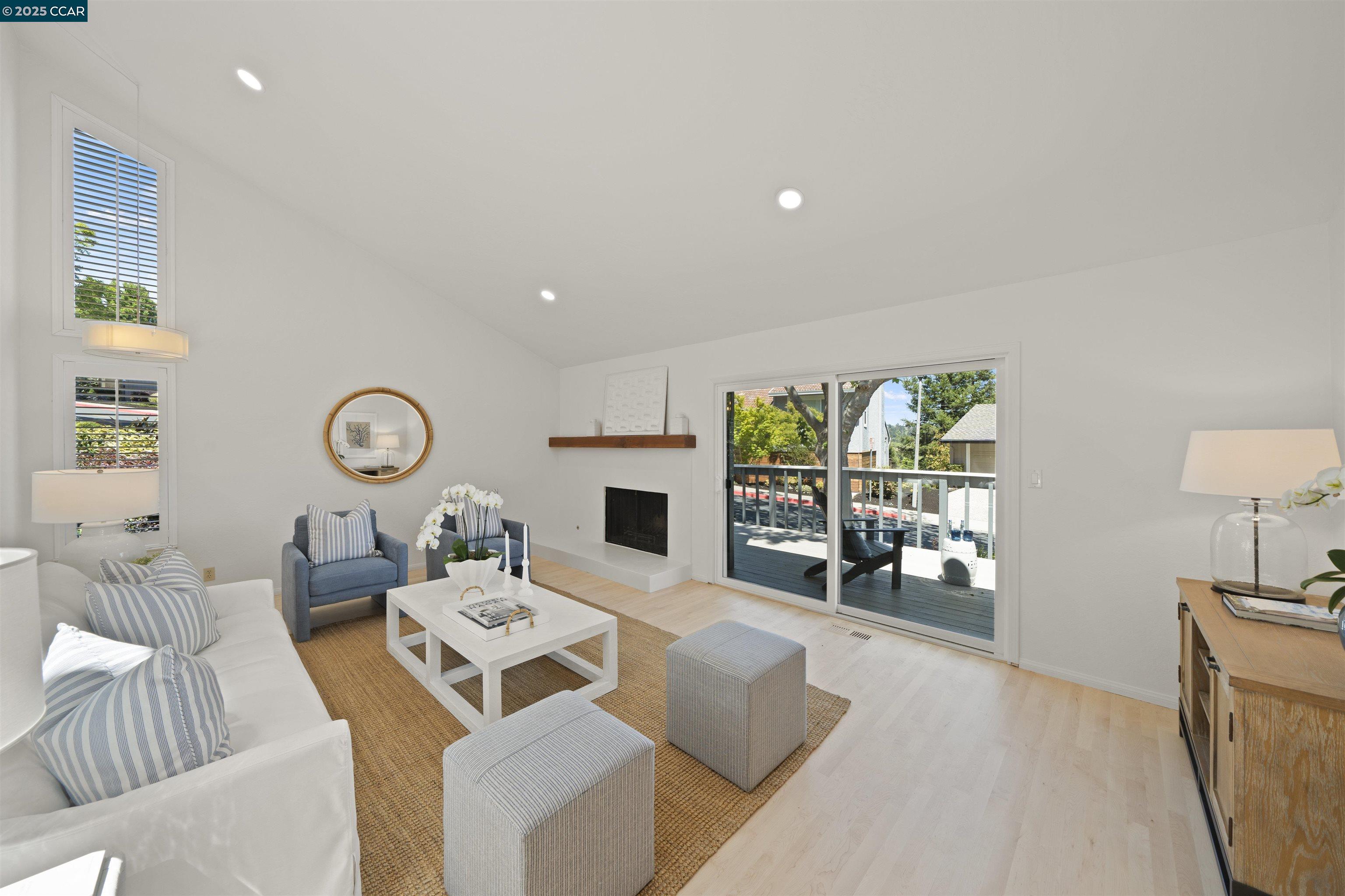 Detail Gallery Image 9 of 31 For 1828 Saint Andrews Dr., Moraga,  CA 94556 - 3 Beds | 2 Baths