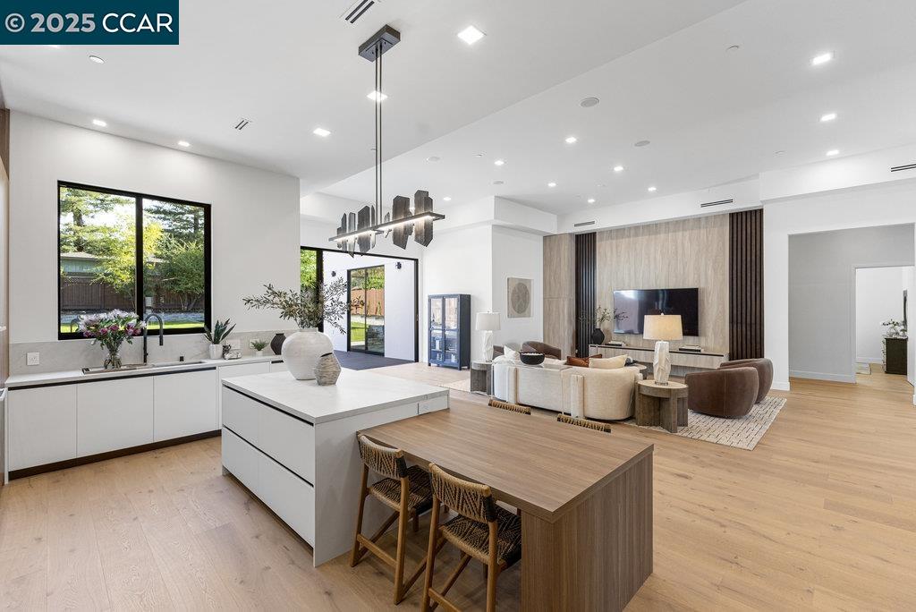 Detail Gallery Image 13 of 59 For 720 Laurel Dr, Walnut Creek,  CA 94596 - 4 Beds | 3/1 Baths