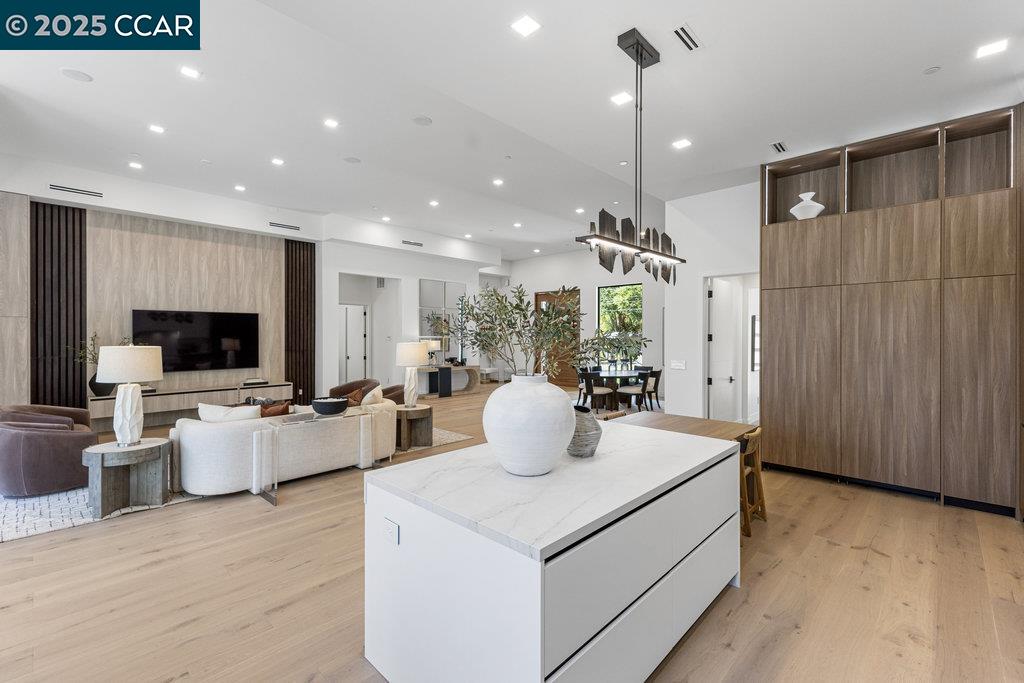 Detail Gallery Image 14 of 59 For 720 Laurel Dr, Walnut Creek,  CA 94596 - 4 Beds | 3/1 Baths