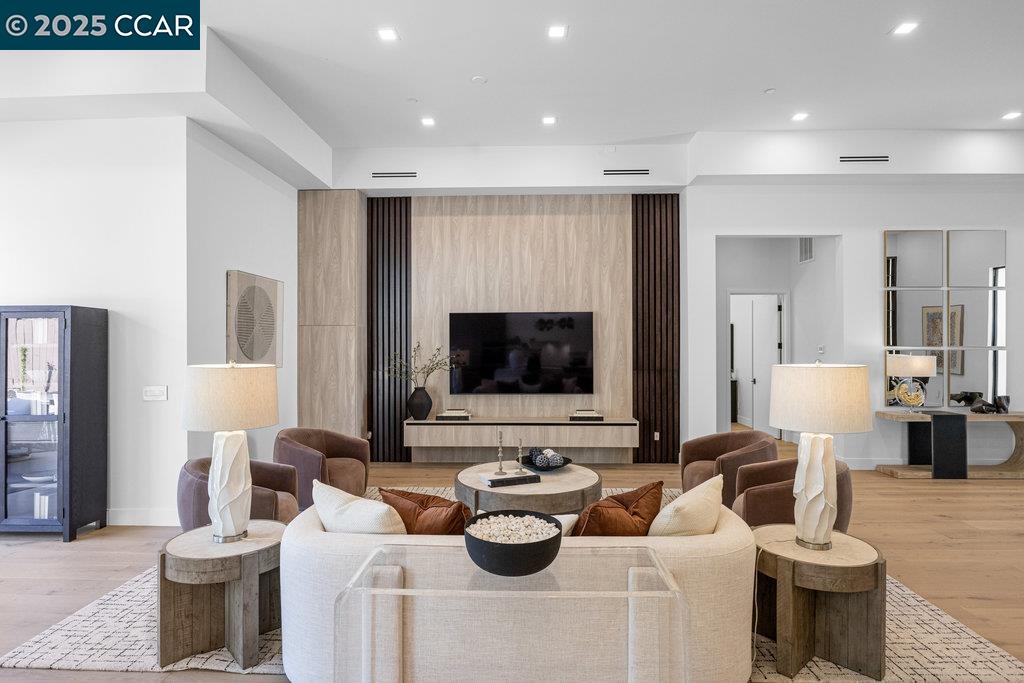 Detail Gallery Image 7 of 59 For 720 Laurel Dr, Walnut Creek,  CA 94596 - 4 Beds | 3/1 Baths