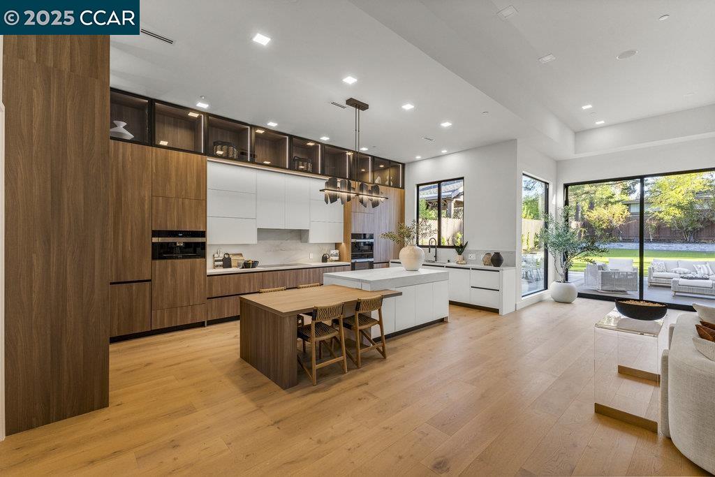 Detail Gallery Image 9 of 59 For 720 Laurel Dr, Walnut Creek,  CA 94596 - 4 Beds | 3/1 Baths