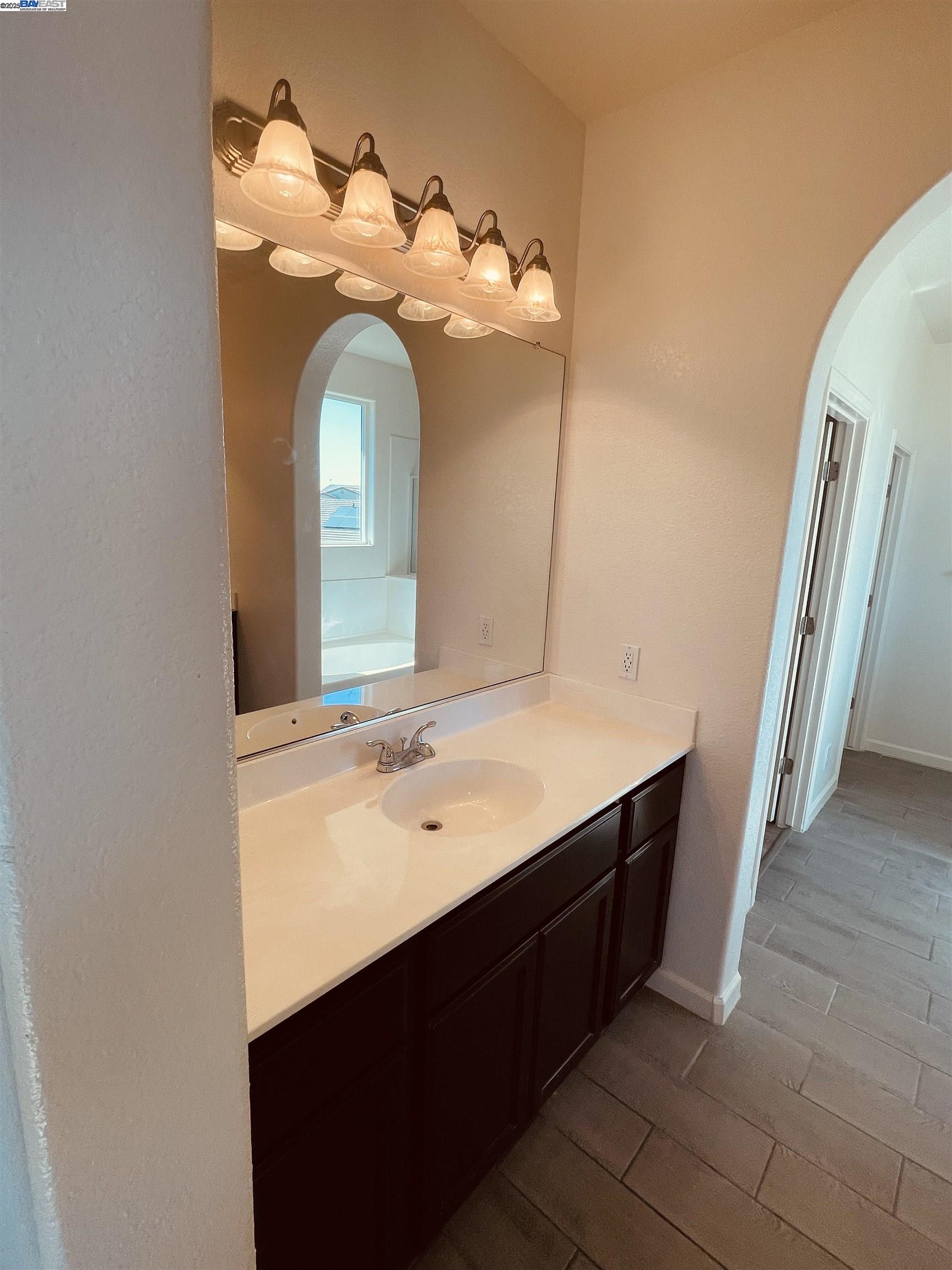 Detail Gallery Image 13 of 19 For 941 Haycastle Ct, Newman,  CA 95360 - 3 Beds | 2/1 Baths