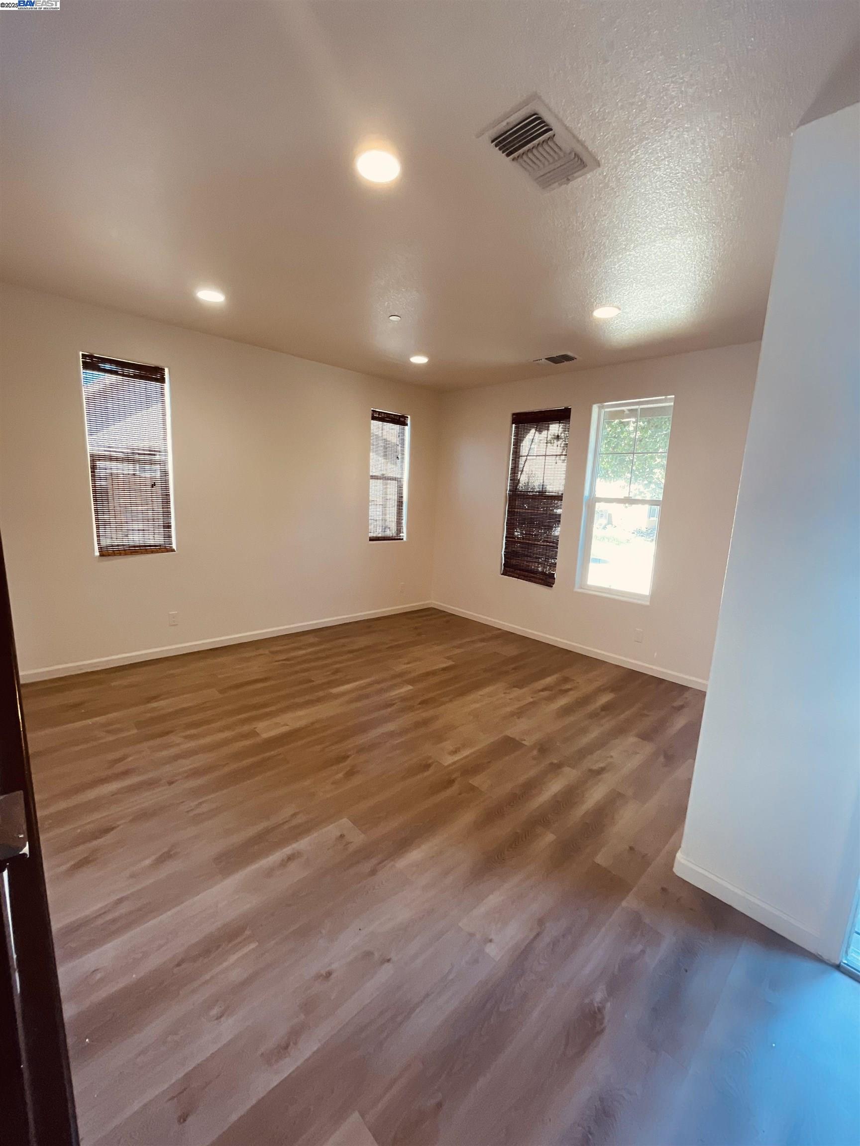 Detail Gallery Image 6 of 19 For 941 Haycastle Ct, Newman,  CA 95360 - 3 Beds | 2/1 Baths