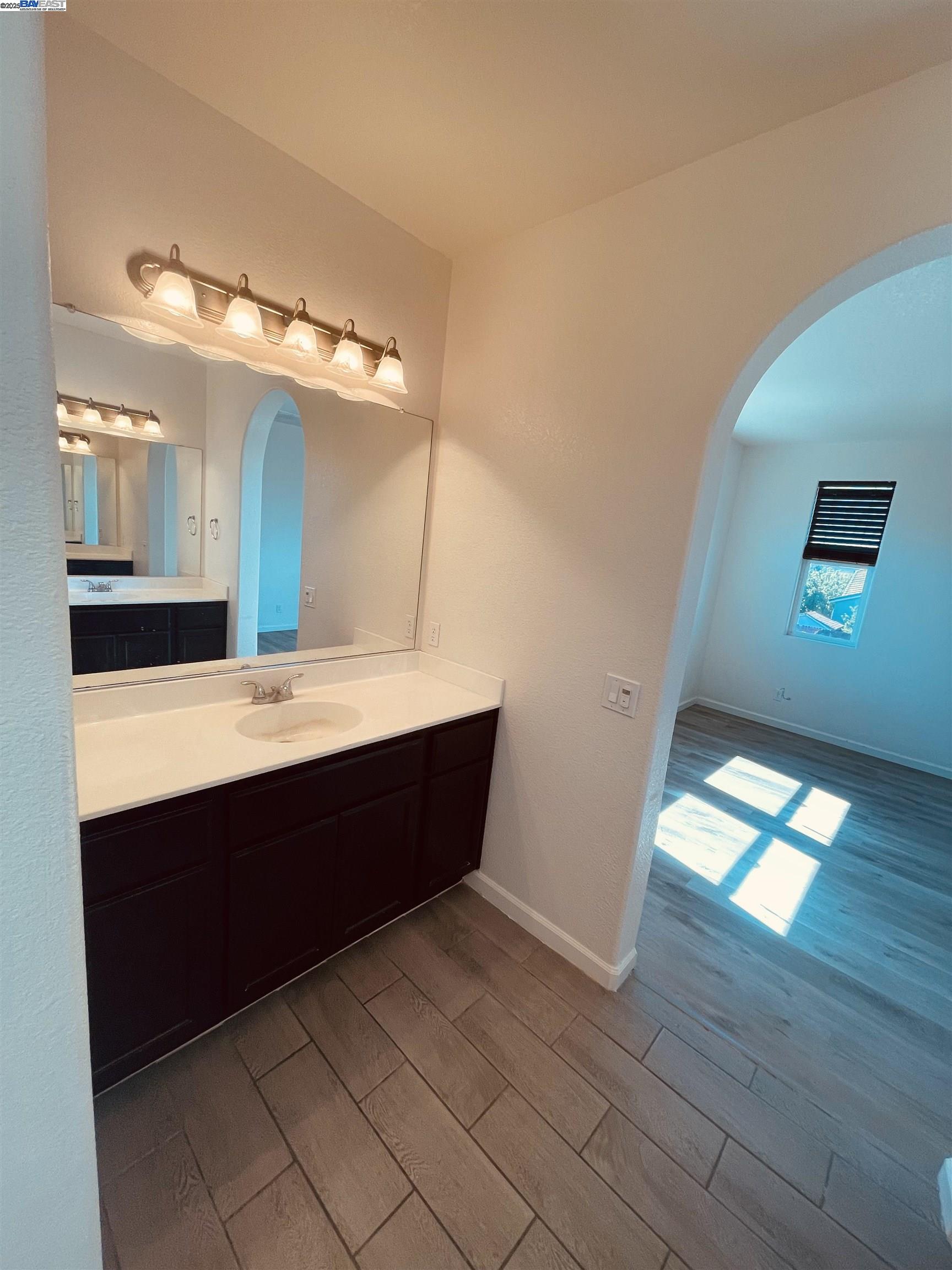 Detail Gallery Image 9 of 19 For 941 Haycastle Ct, Newman,  CA 95360 - 3 Beds | 2/1 Baths