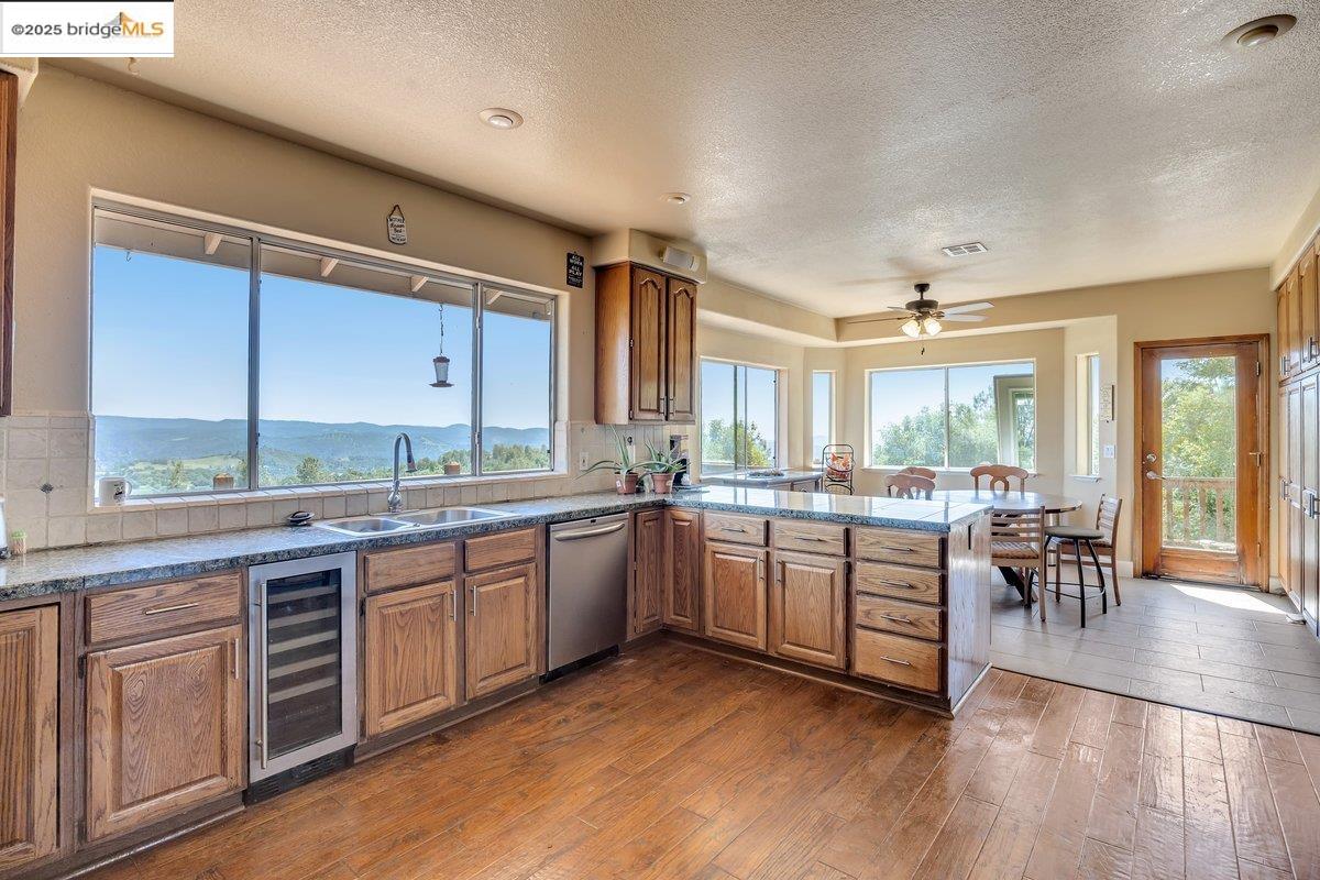 Detail Gallery Image 12 of 41 For 18567 W Hershey Rd, Tuolumne,  CA 95379-0000 - 5 Beds | 3/1 Baths