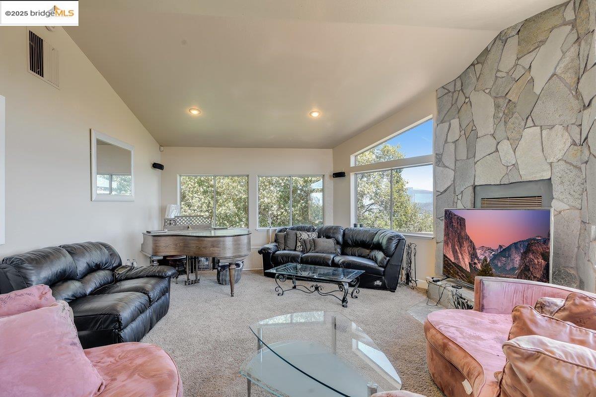 Detail Gallery Image 15 of 41 For 18567 W Hershey Rd, Tuolumne,  CA 95379-0000 - 5 Beds | 3/1 Baths