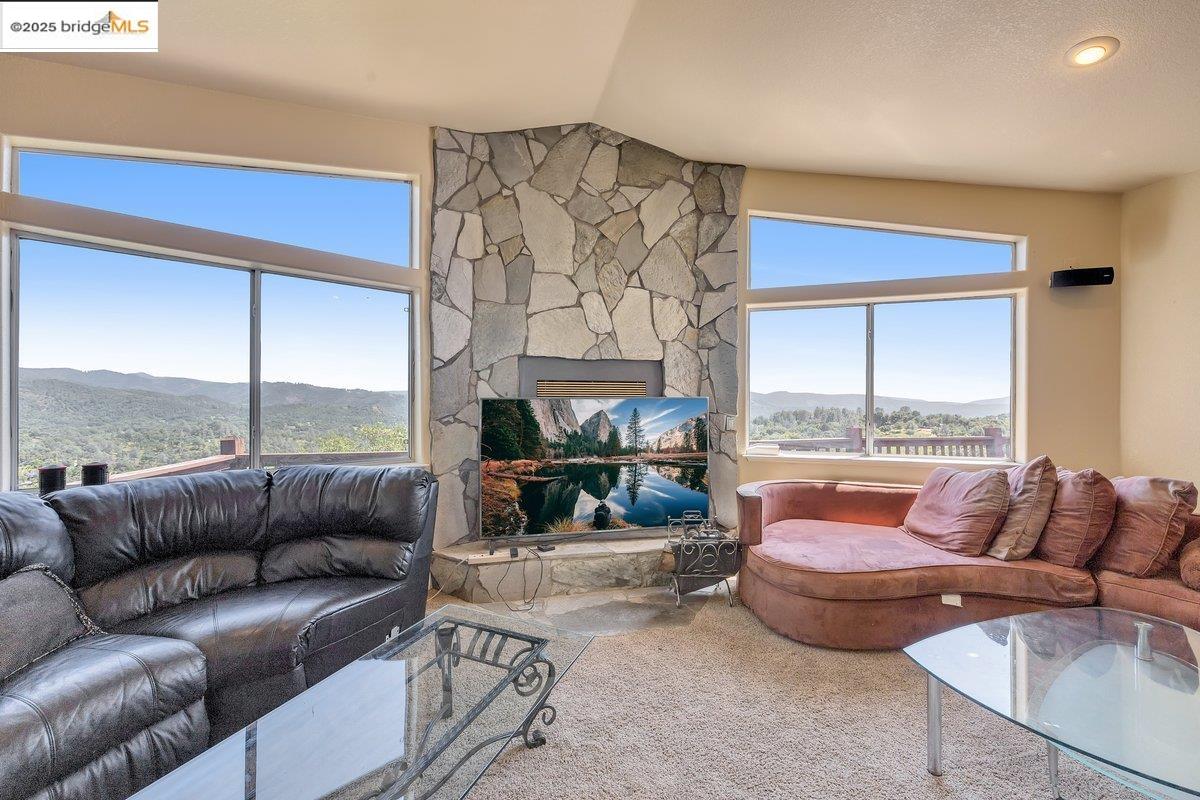 Detail Gallery Image 16 of 41 For 18567 W Hershey Rd, Tuolumne,  CA 95379-0000 - 5 Beds | 3/1 Baths