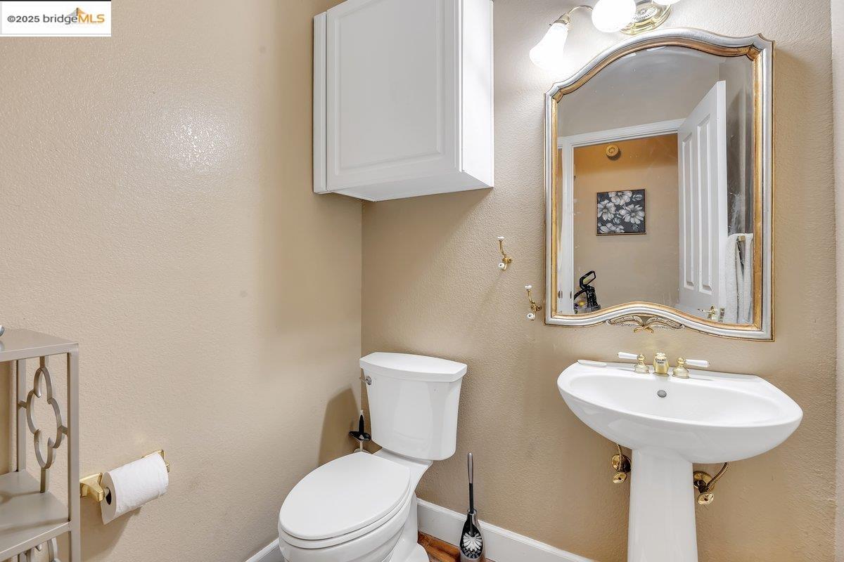 Detail Gallery Image 19 of 41 For 18567 W Hershey Rd, Tuolumne,  CA 95379-0000 - 5 Beds | 3/1 Baths