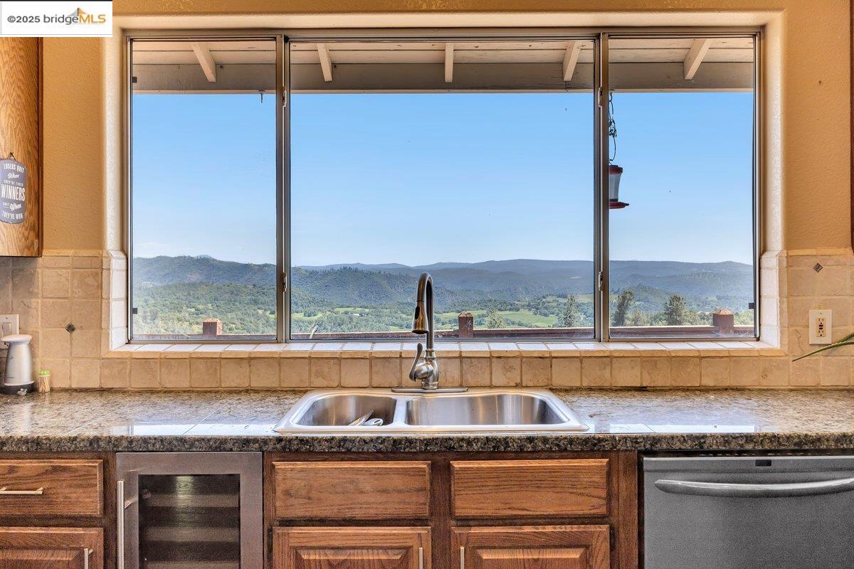 Detail Gallery Image 9 of 41 For 18567 W Hershey Rd, Tuolumne,  CA 95379-0000 - 5 Beds | 3/1 Baths