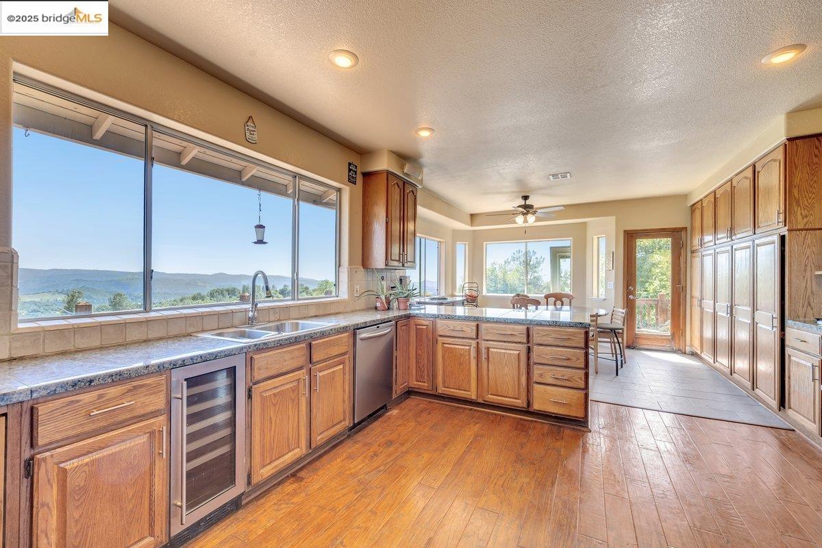 Detail Gallery Image 10 of 41 For 18567 W Hershey Rd, Tuolumne,  CA 95379-0000 - 5 Beds | 3/1 Baths