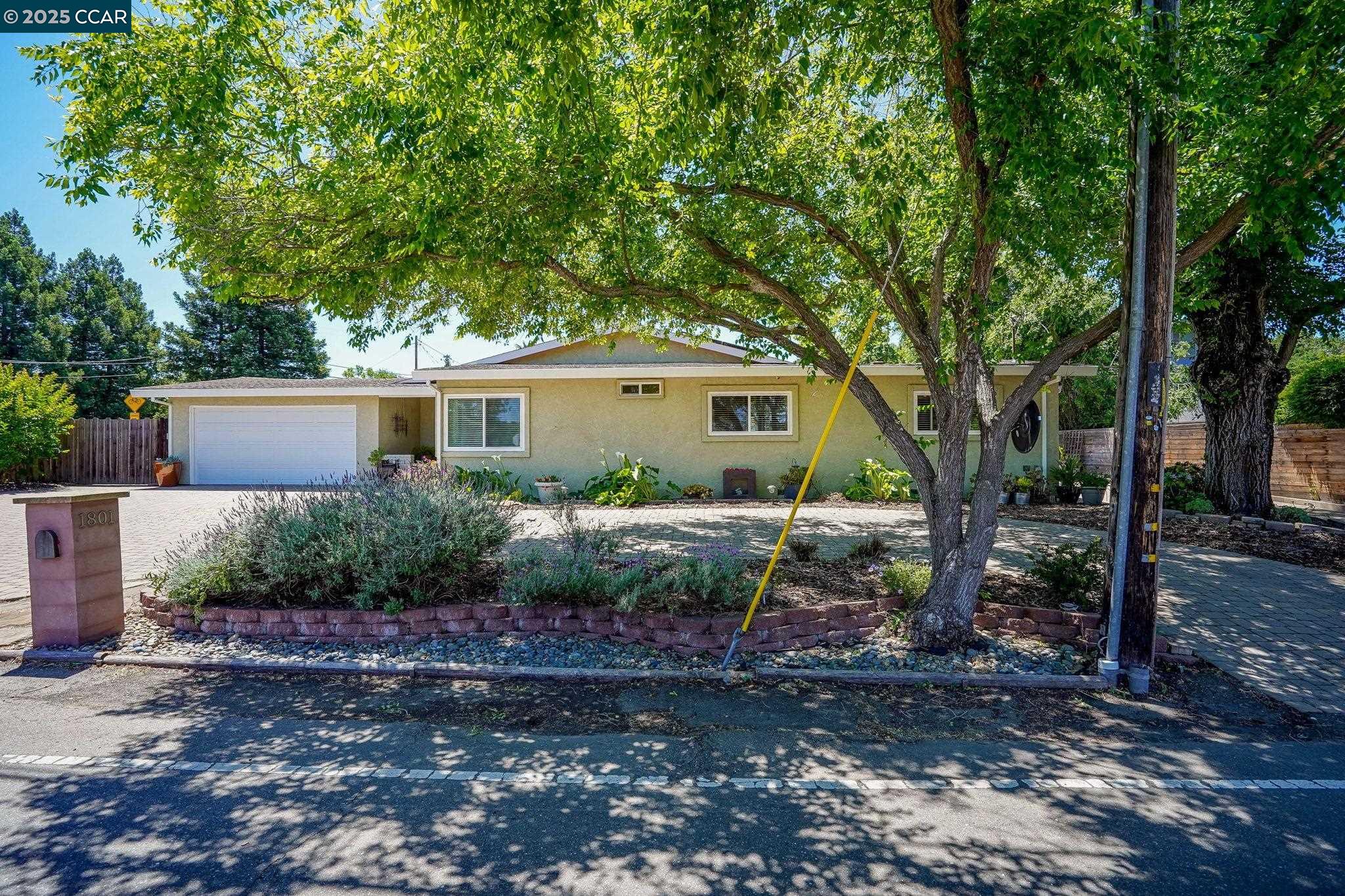 Detail Gallery Image 2 of 35 For 1801 San Luis Rd, Walnut Creek,  CA 94597-2512 - 4 Beds | 3 Baths