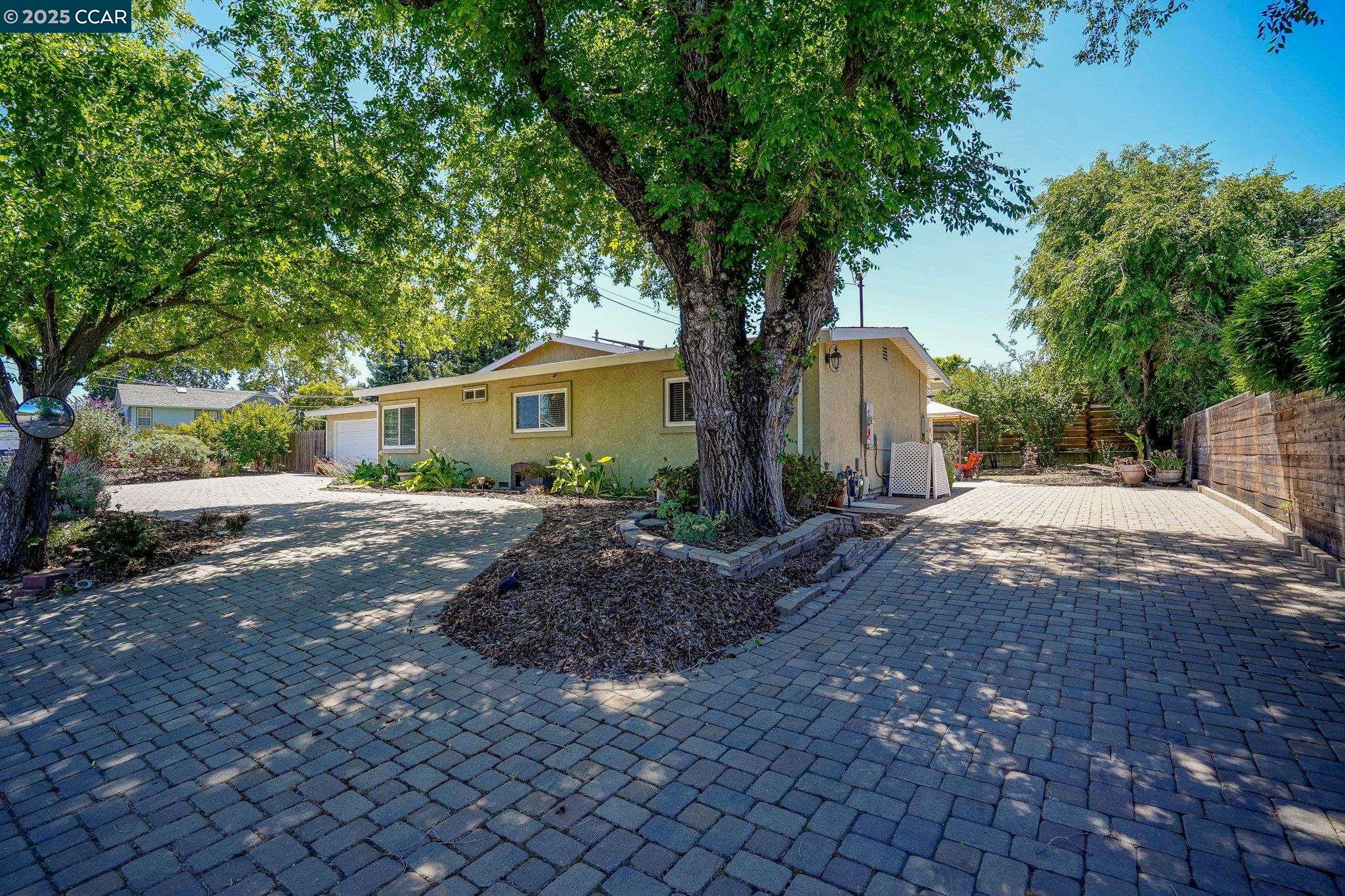 Detail Gallery Image 3 of 35 For 1801 San Luis Rd, Walnut Creek,  CA 94597-2512 - 4 Beds | 3 Baths